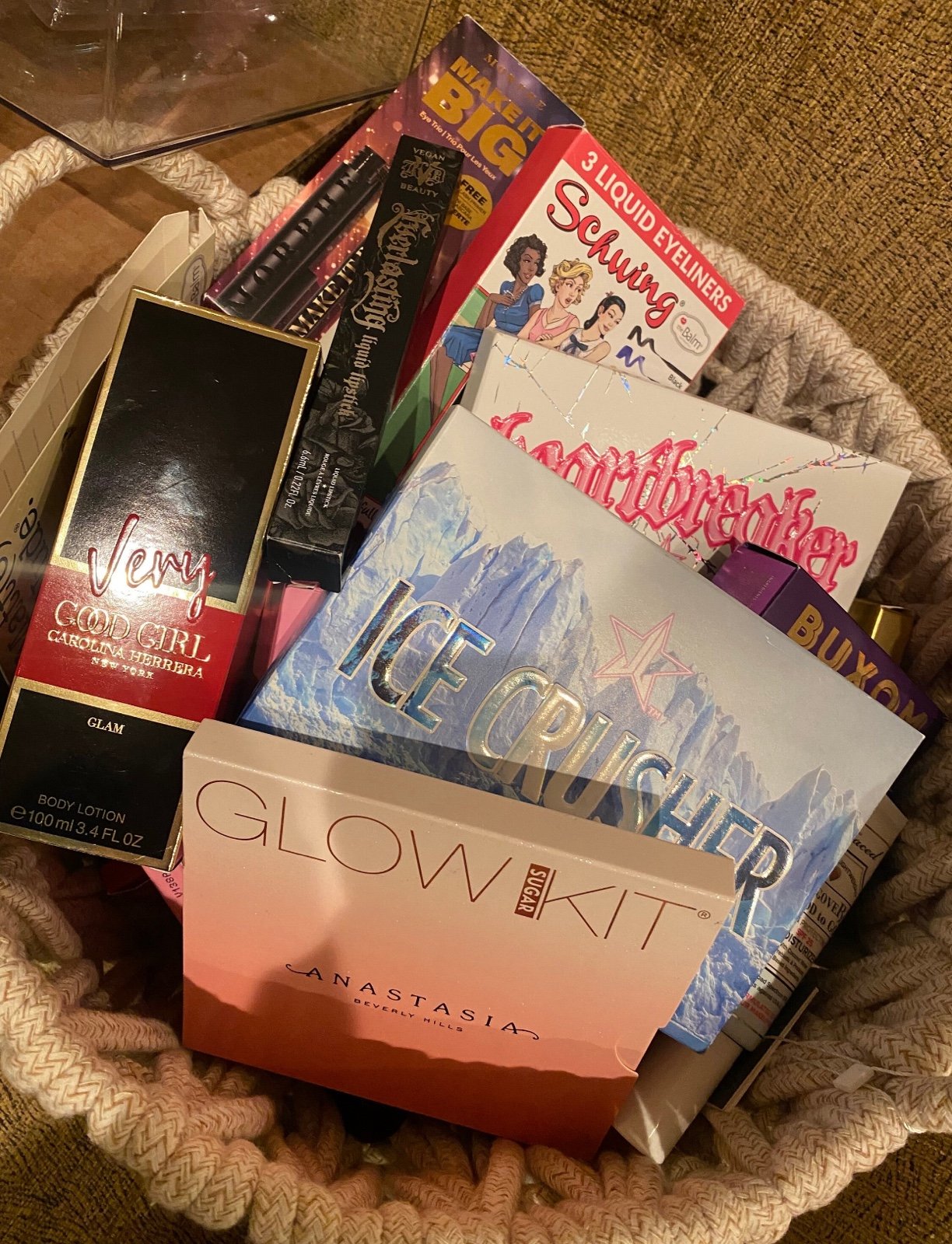 MAKEUP BUNDLE (MYTERY)