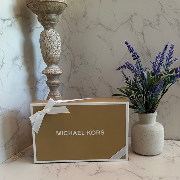 Michael kors gift box hotsell