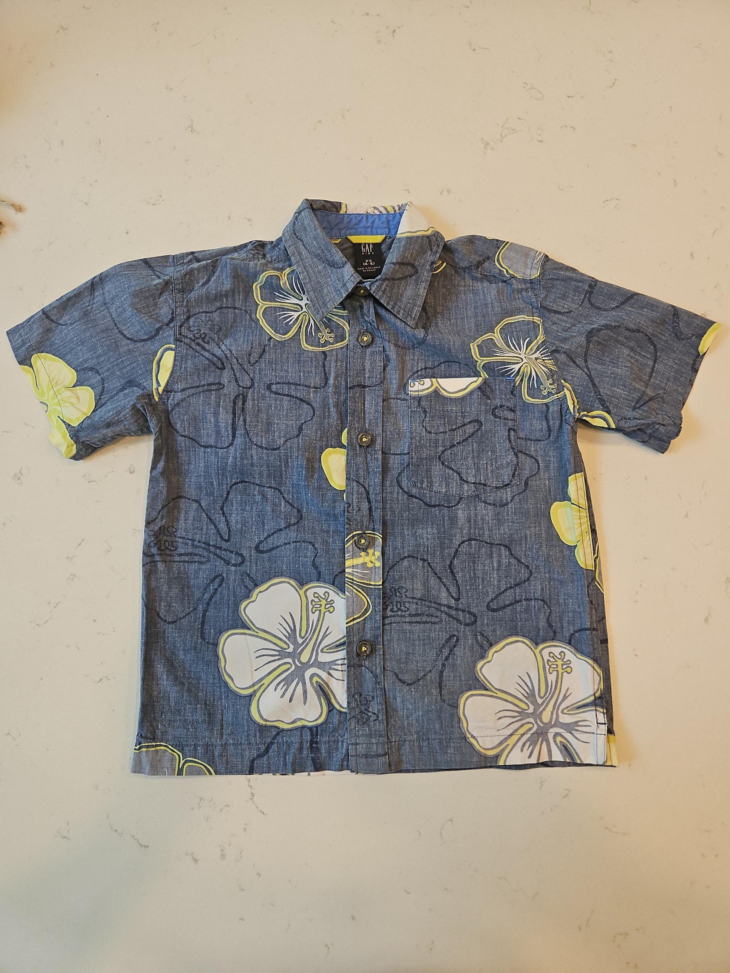 {6006}Boys GAP button down dress shirt size XS (4-6)