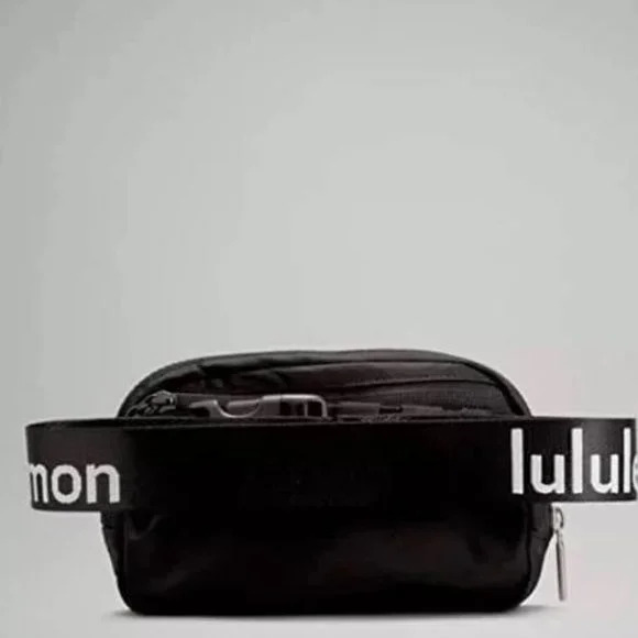NWT Lululemon Everywhere Belt Bag With Extended Strap - Black/White