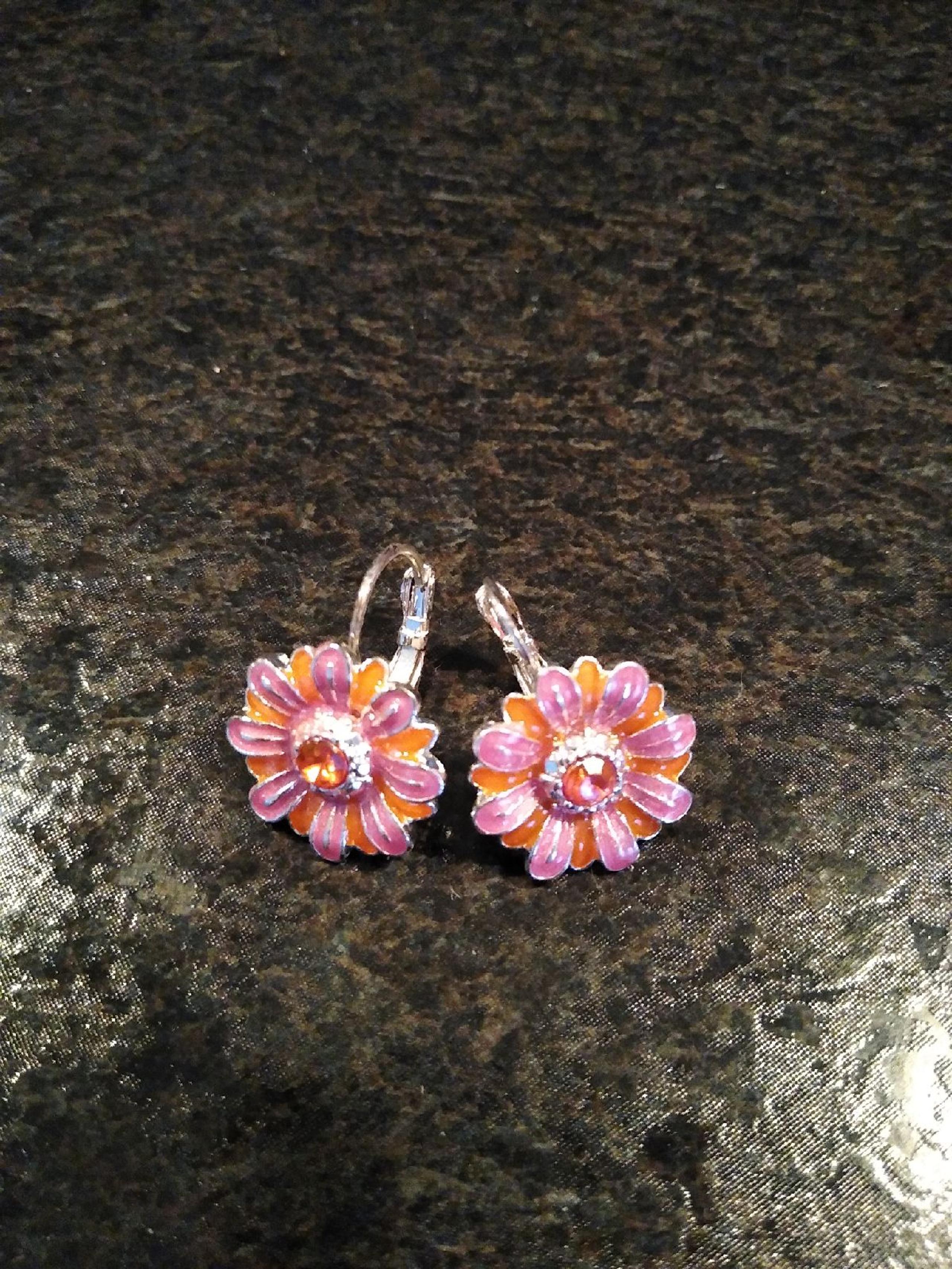 Daisy Avon Earrings New