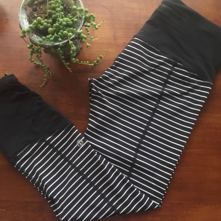 Lululemon striped runday crops