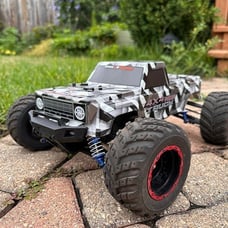 HIGH SPEED BRUSHLESS 1:12 RC TRUCK, CHRISTMAS GIFT, USED IN GOOD CONDITION RTR