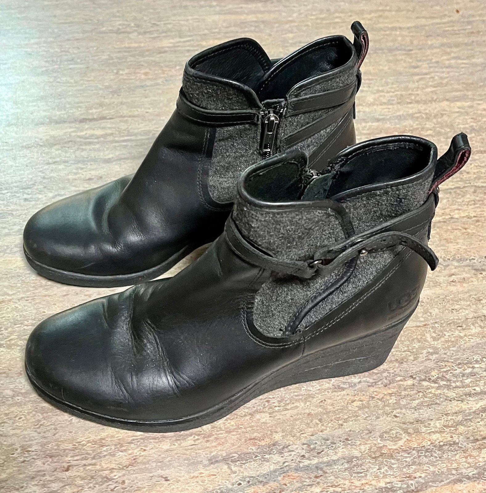 UGG Australia S/N 1005286 leather ankle wedge boots