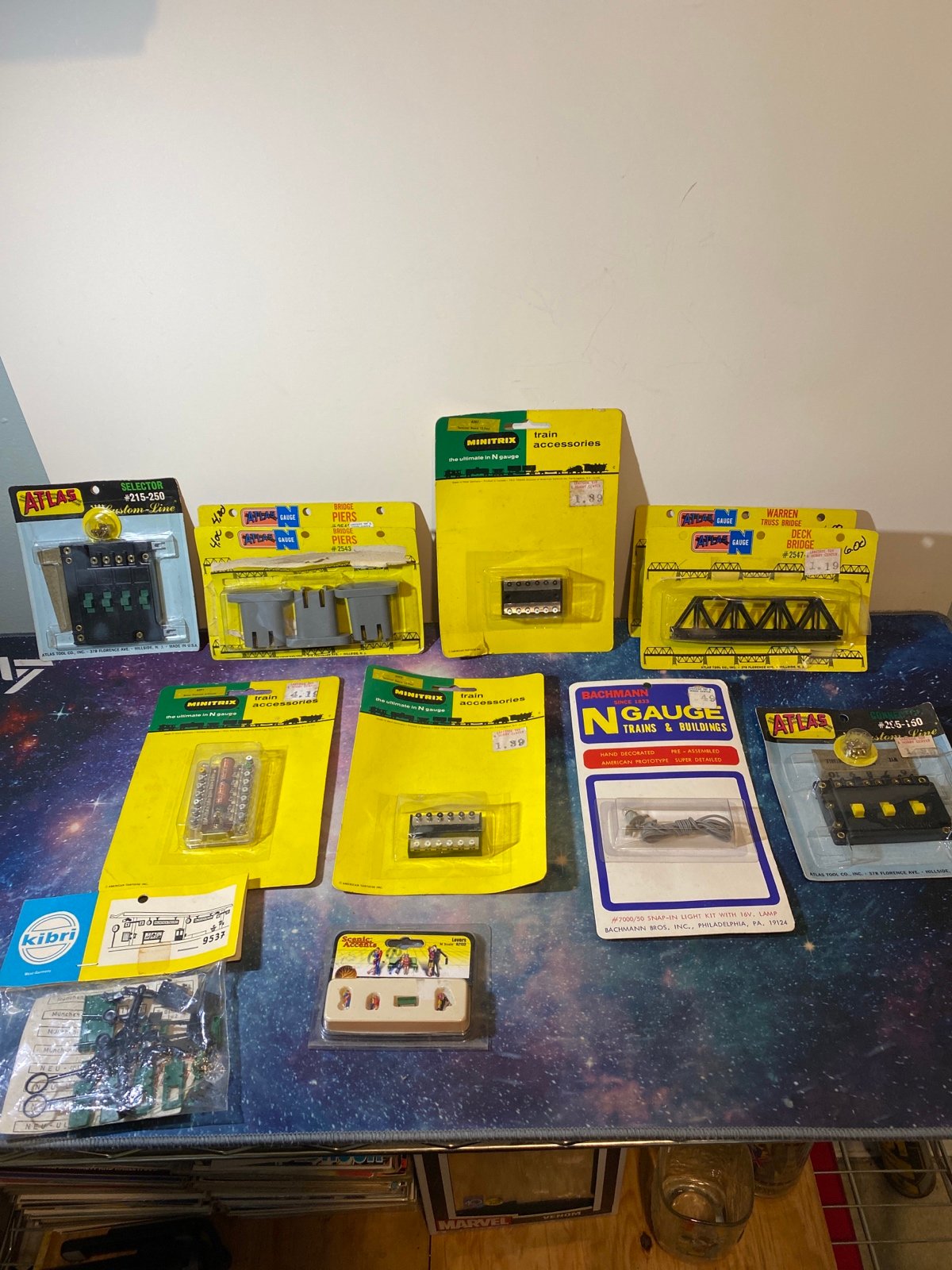 Train set Misc Items lot of 12 accessories
