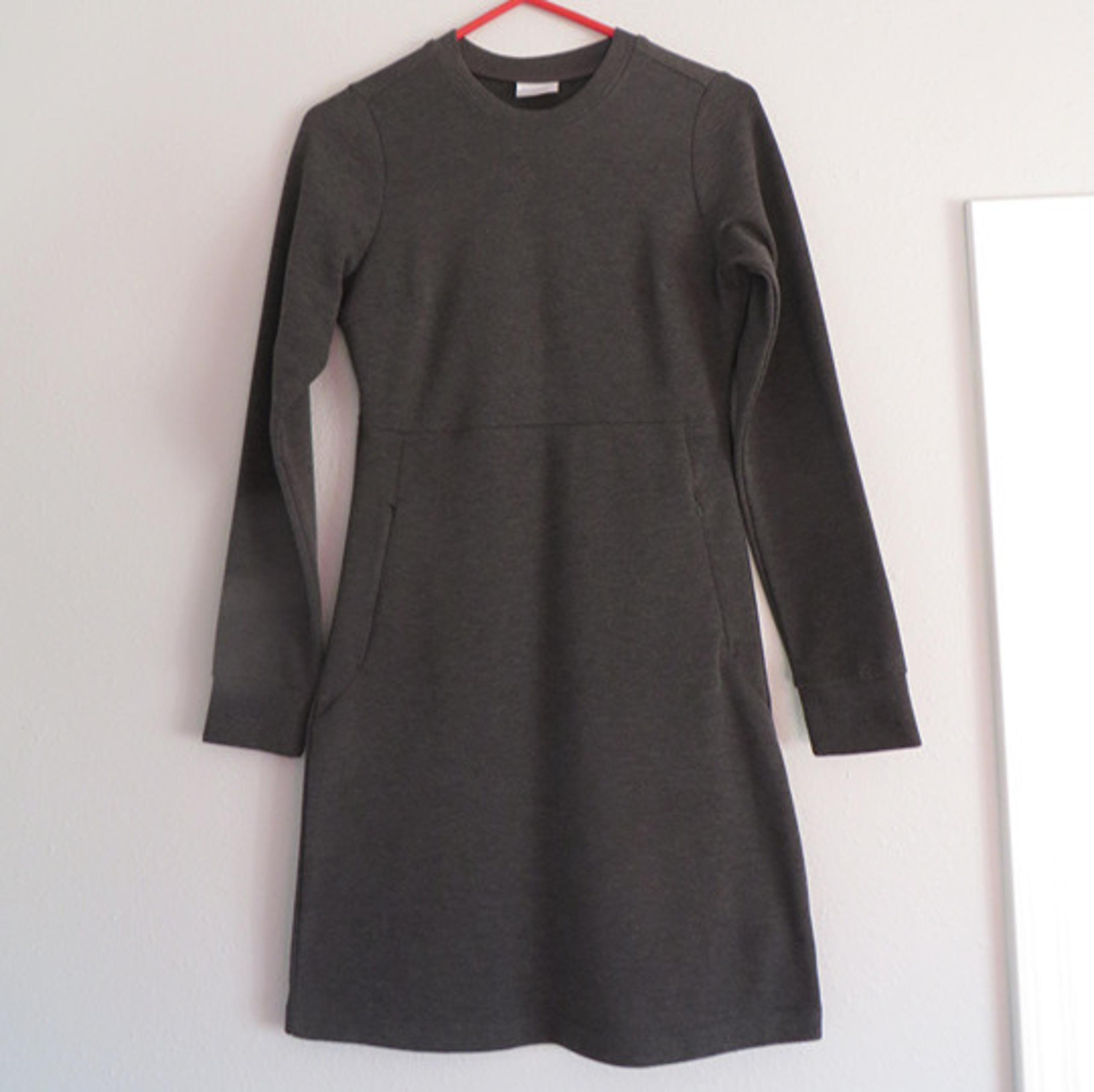 Columbia womens casual/active dress size XS gray long sleeve