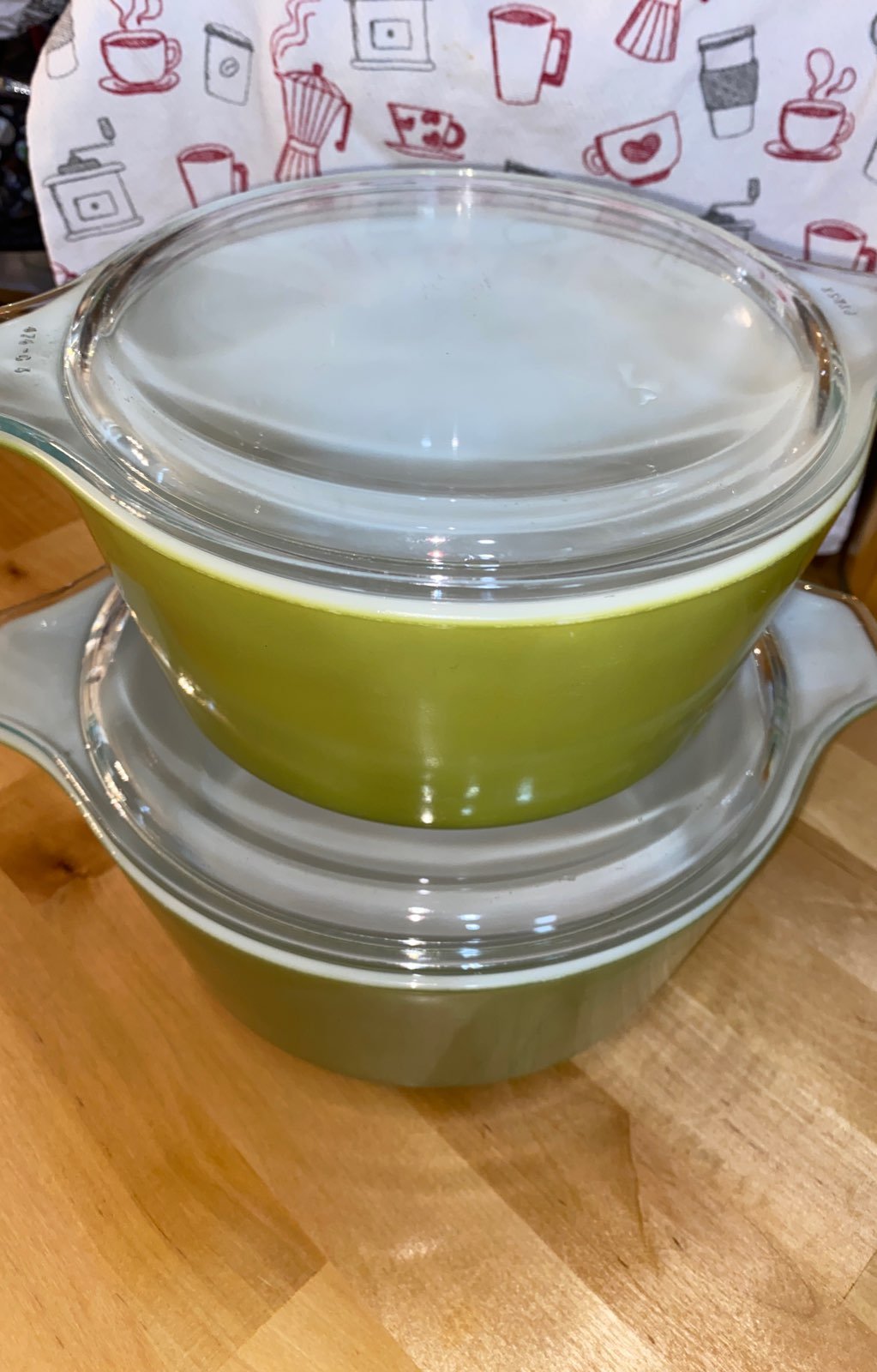 vintage Pyrex bowls with lids set