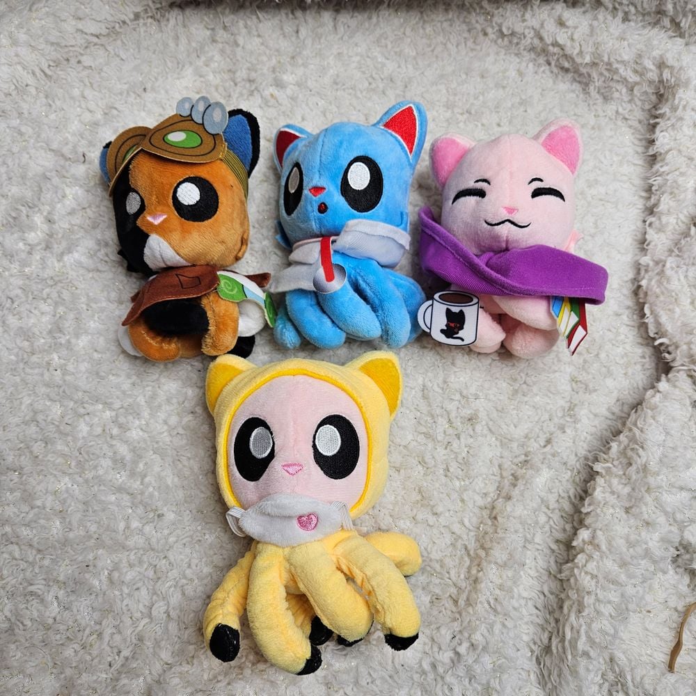 Tentacle Kitty Little Ones Lot of 4 Plush with Accessories