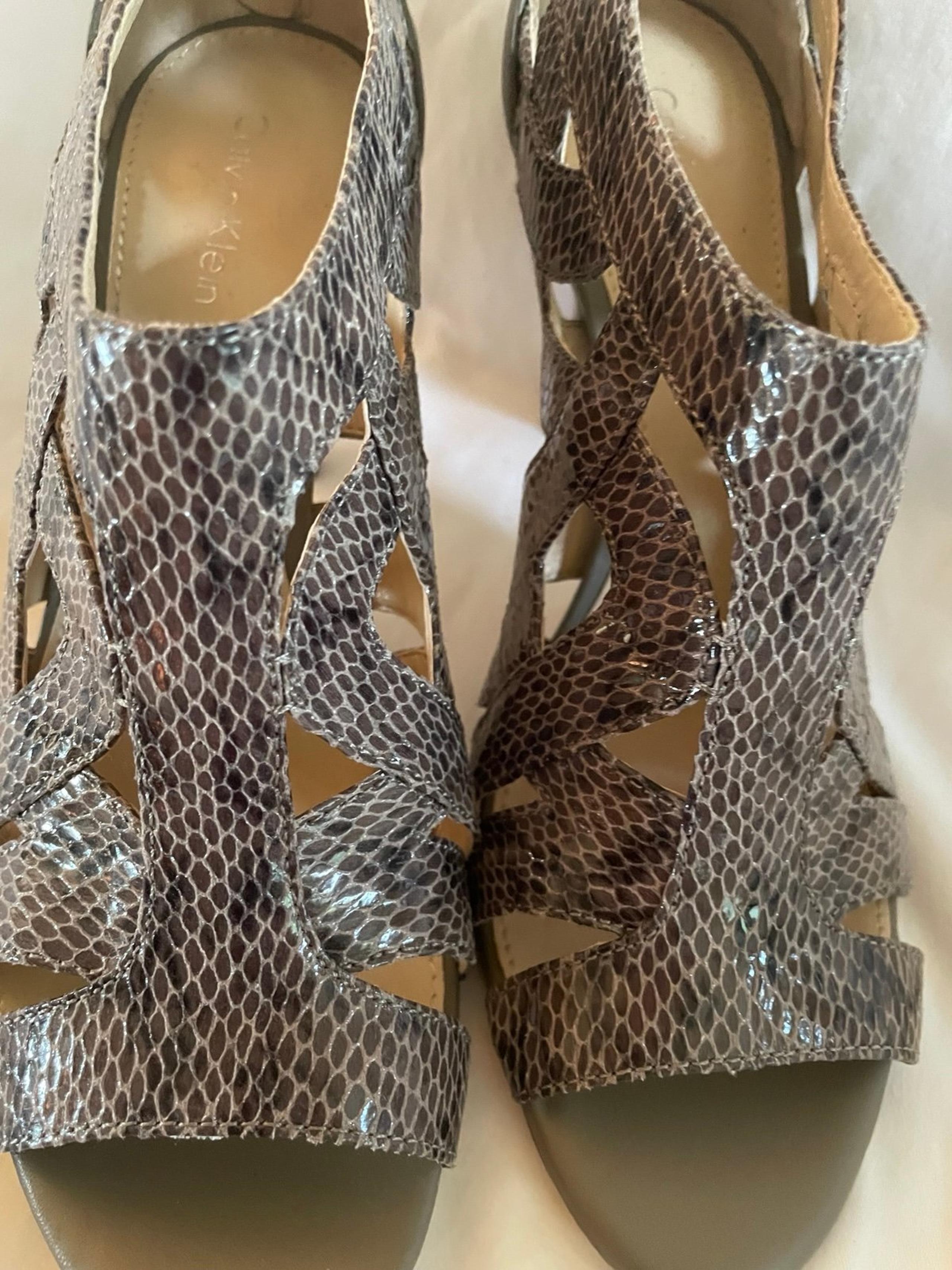 Calvin Klein CK sz 6.5 tan snake skin Open Toe Zip pumps heels shoes