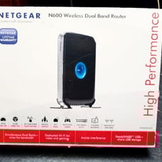 Netgear N600 WIRELESS DUEL BAND ROUTER NEW IN FACTORY BOX