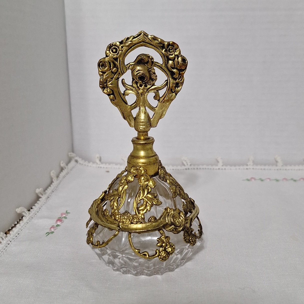 Vtg Gorgeous Filigree Ormolu Crystal Glass Perfume Bottle