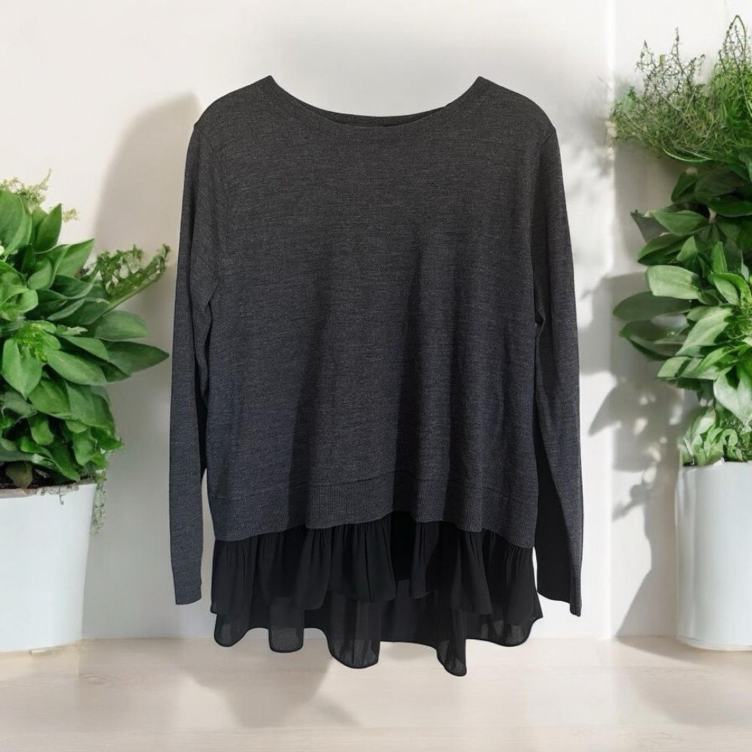 Club Monaco Wool Black Gray Split Back Tiered Hem Pull Over Sweater Medium