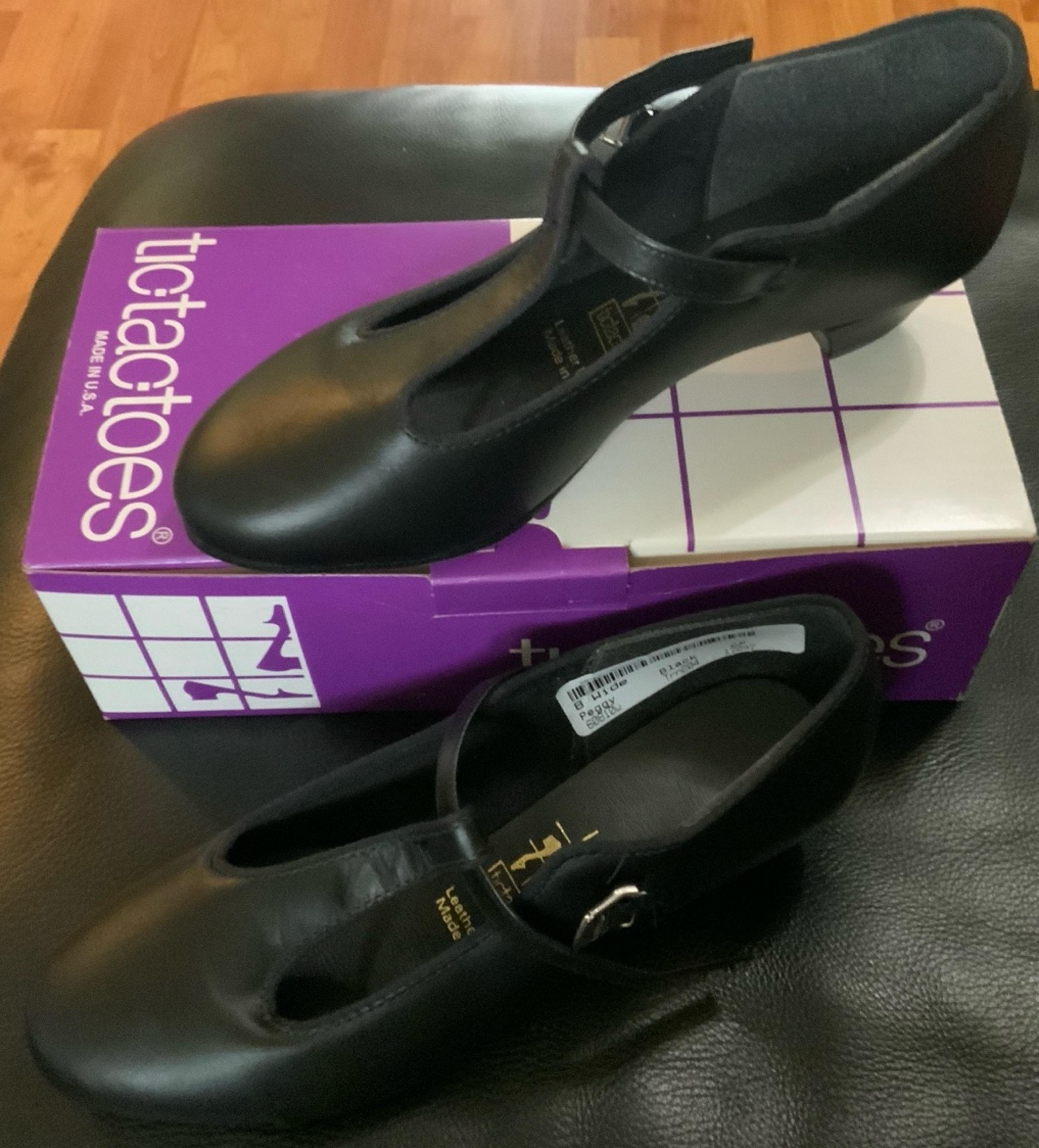 TICTACTOES PEGGY Dance Shoe Size 8 wide, NEW