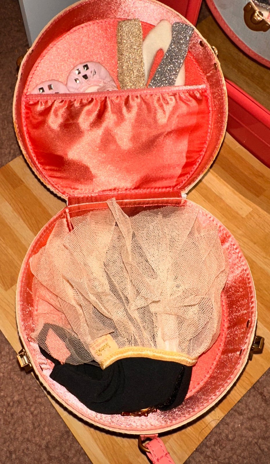 American Girl ISABELLE DANCE CASE Hair Accessories & Performance Set American