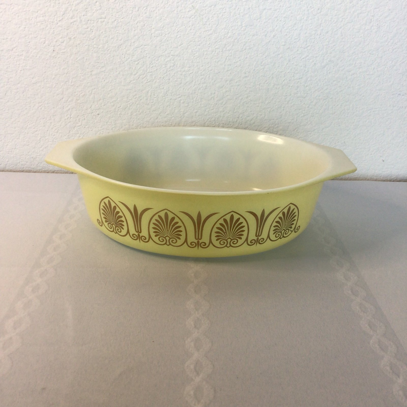Vintage Pyrex Golden Classic Promo Casserole Dish 2.5 Qt.
