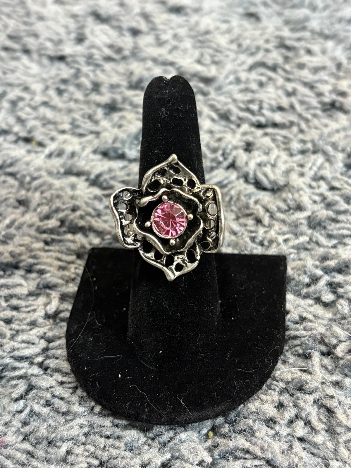 NWOT silver stretchy banded flower ring with a purple crystal in the center