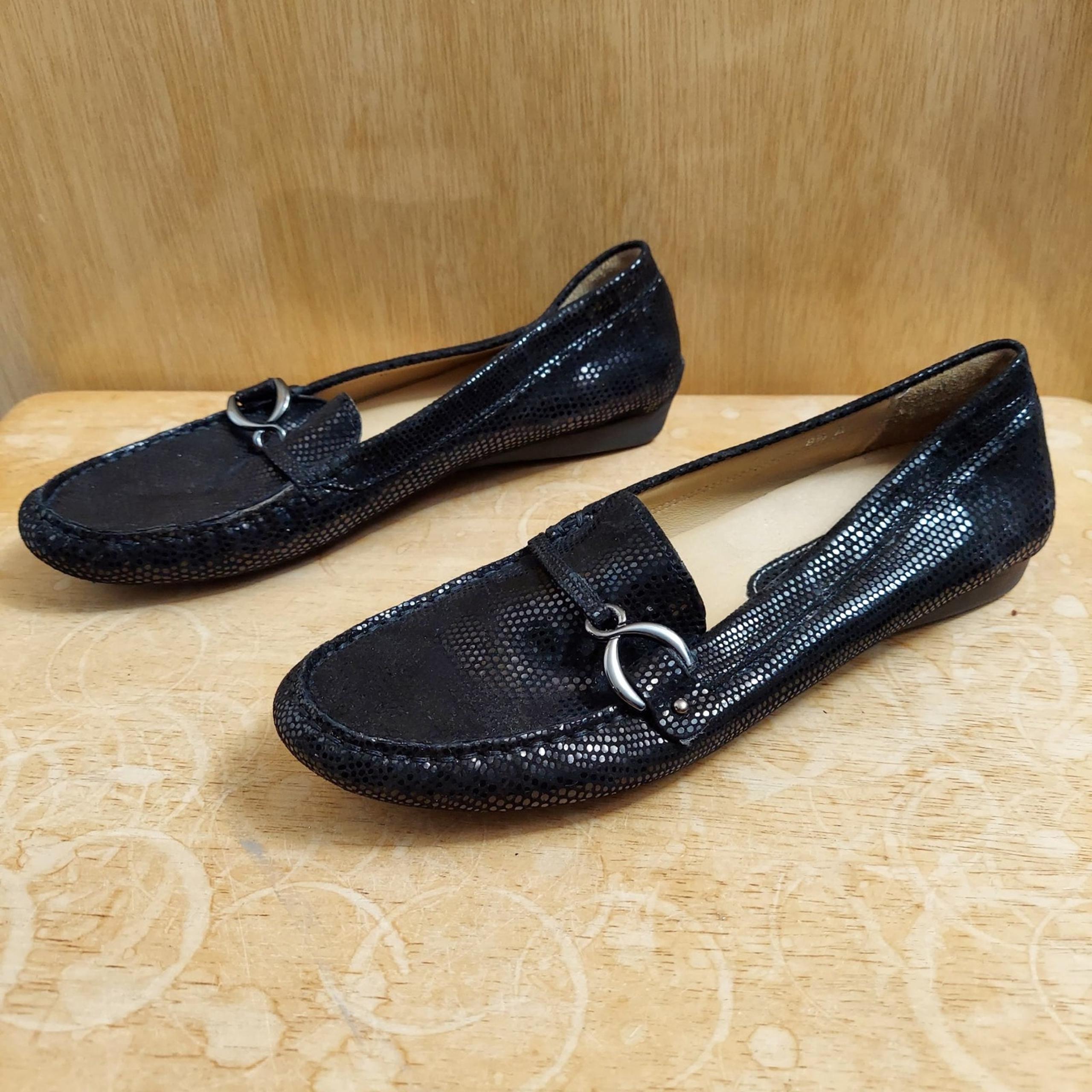 Vaneli Women's US 8.5 A Black Leather Slip On Sneaker Shoes EUC