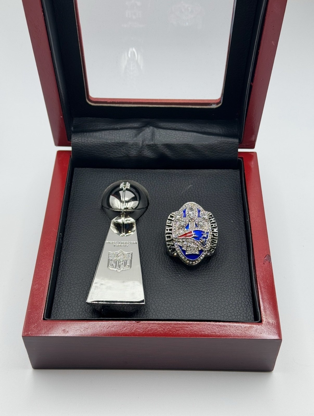 New England Patriots Super Bowl Championship Ring TROPHY + CASE Tom Brady #5