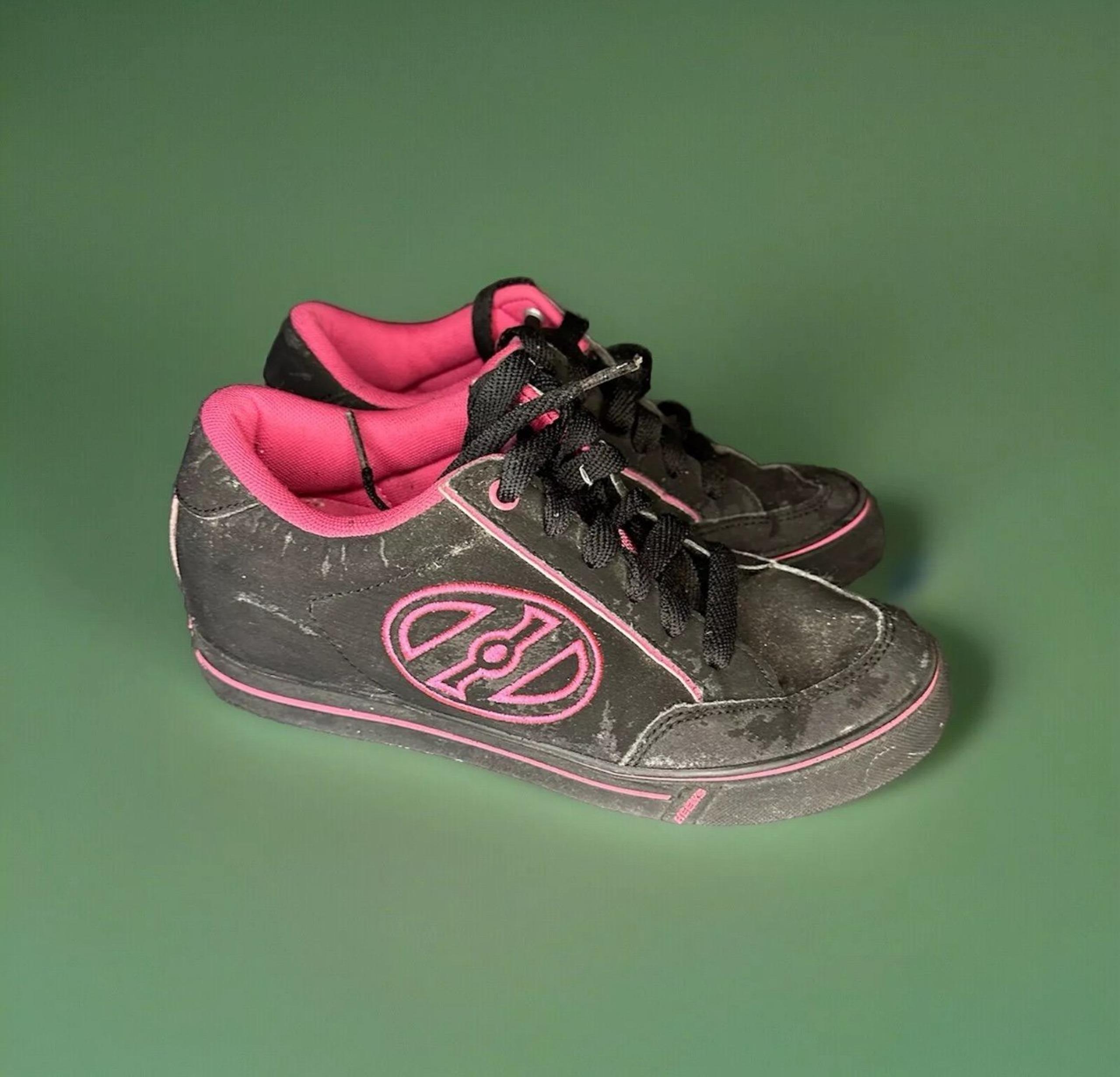 Vintage Heelys Skate Shoes Black Pink Suede Leather Size Y 5