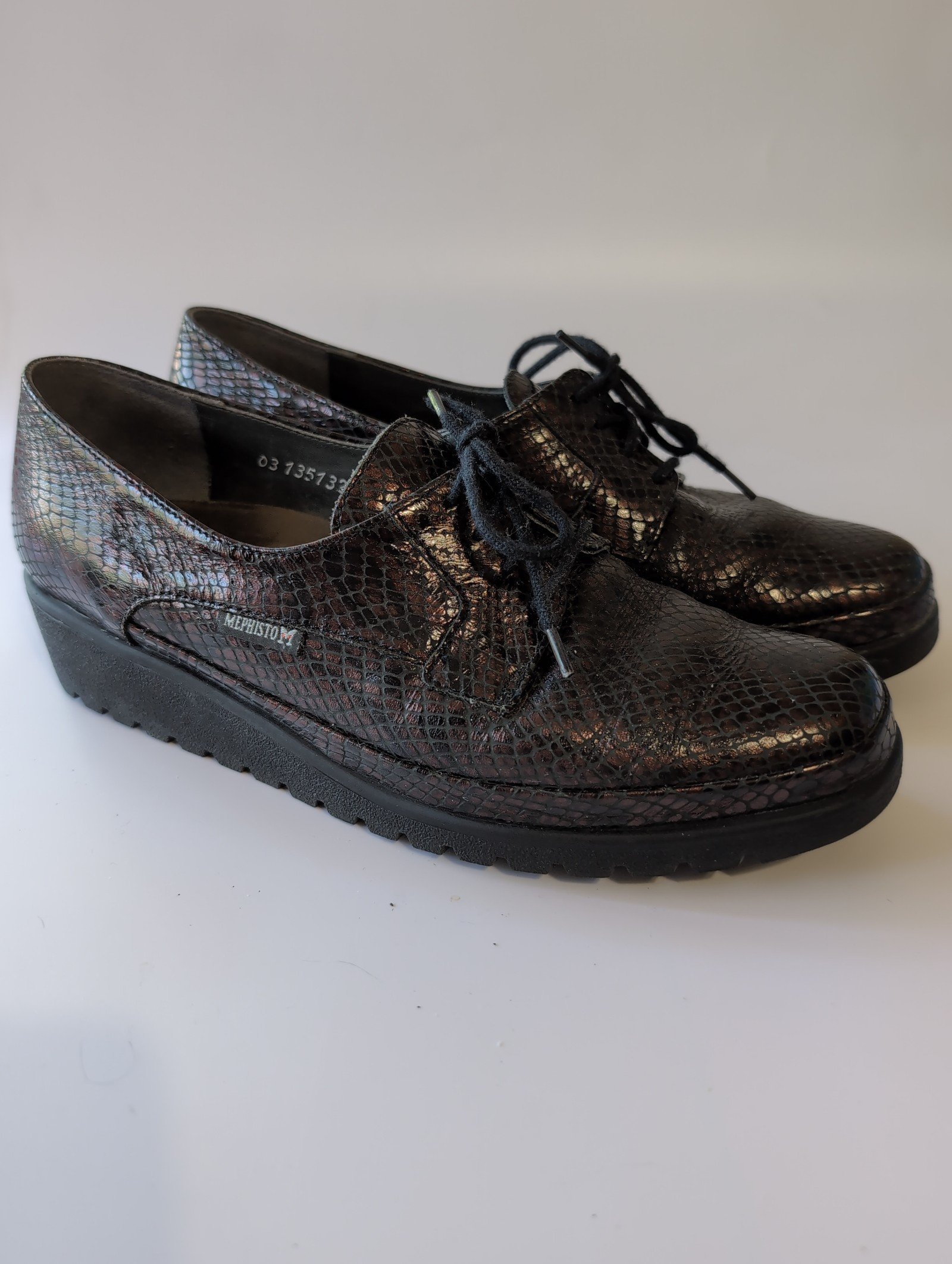 MEPHISTO Air Jet Leather Upper Women's Size 8 with Burgundy Reptile Print