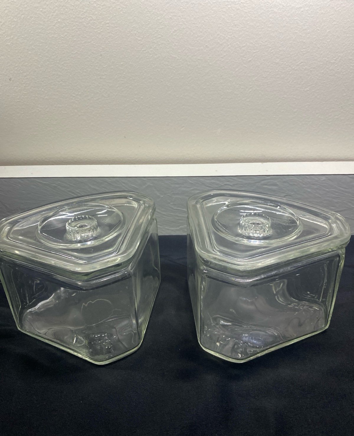 2 vintage Scurlock glass Kontanerettes