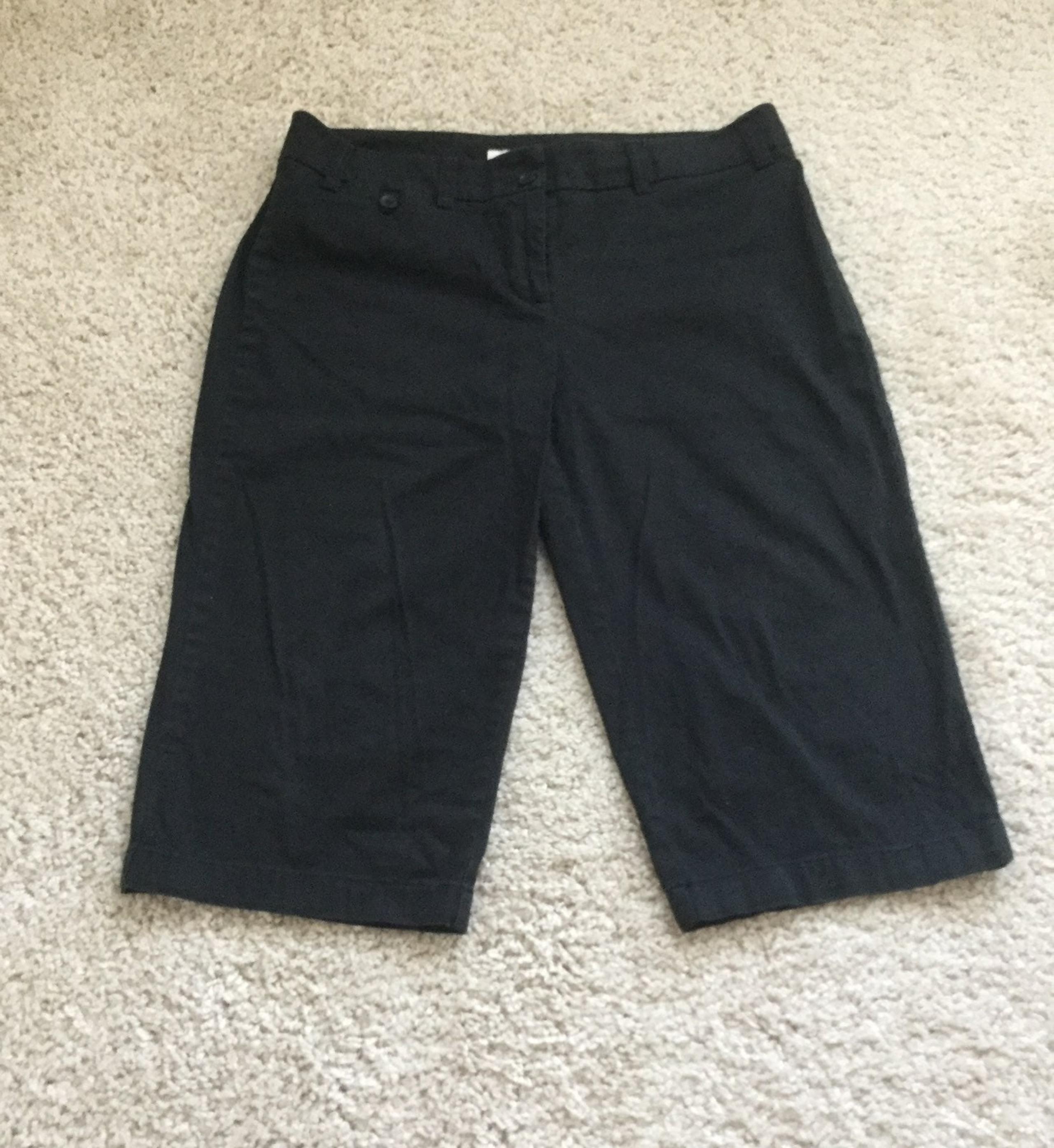 Women black capris