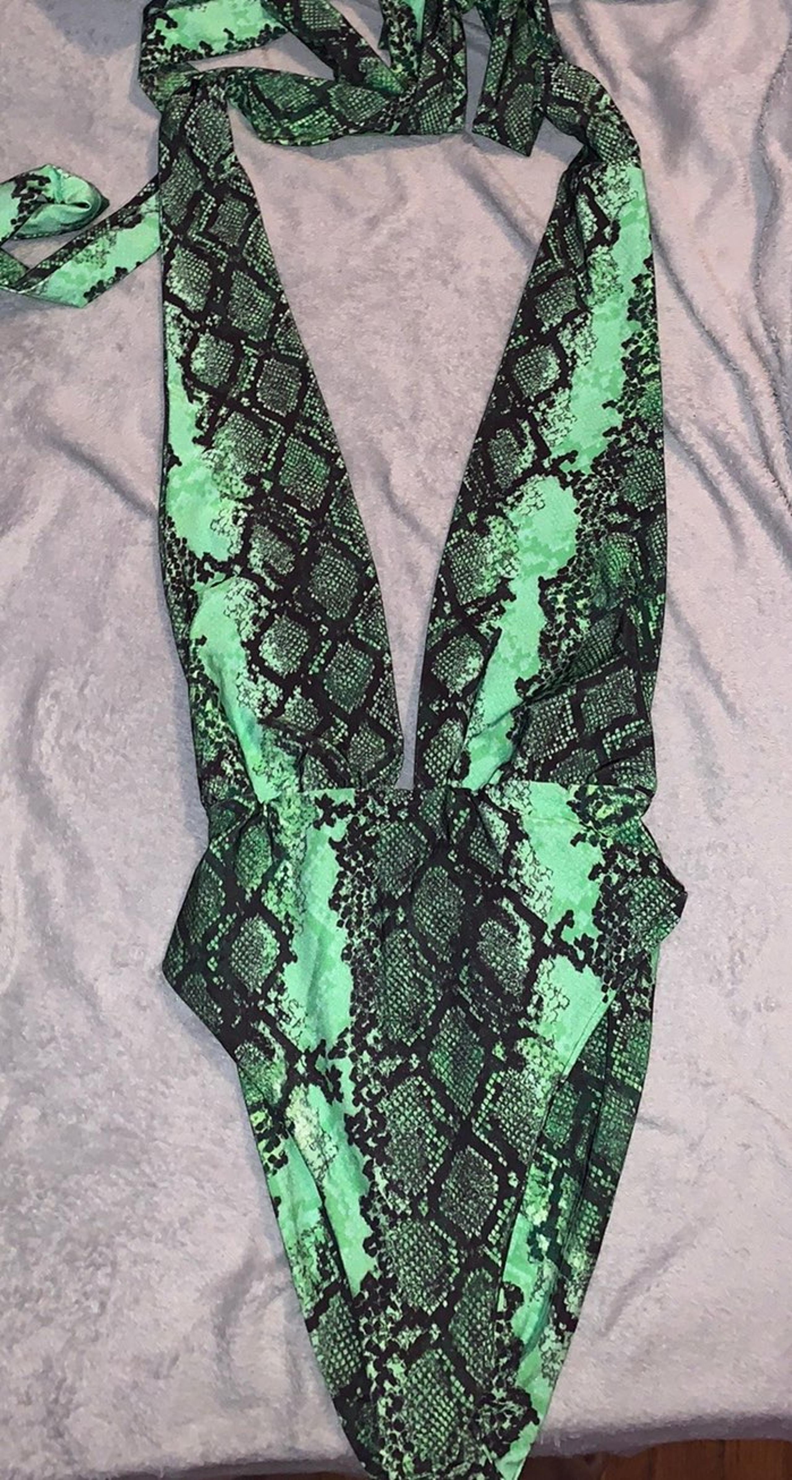 Prettylittlething bathing suit