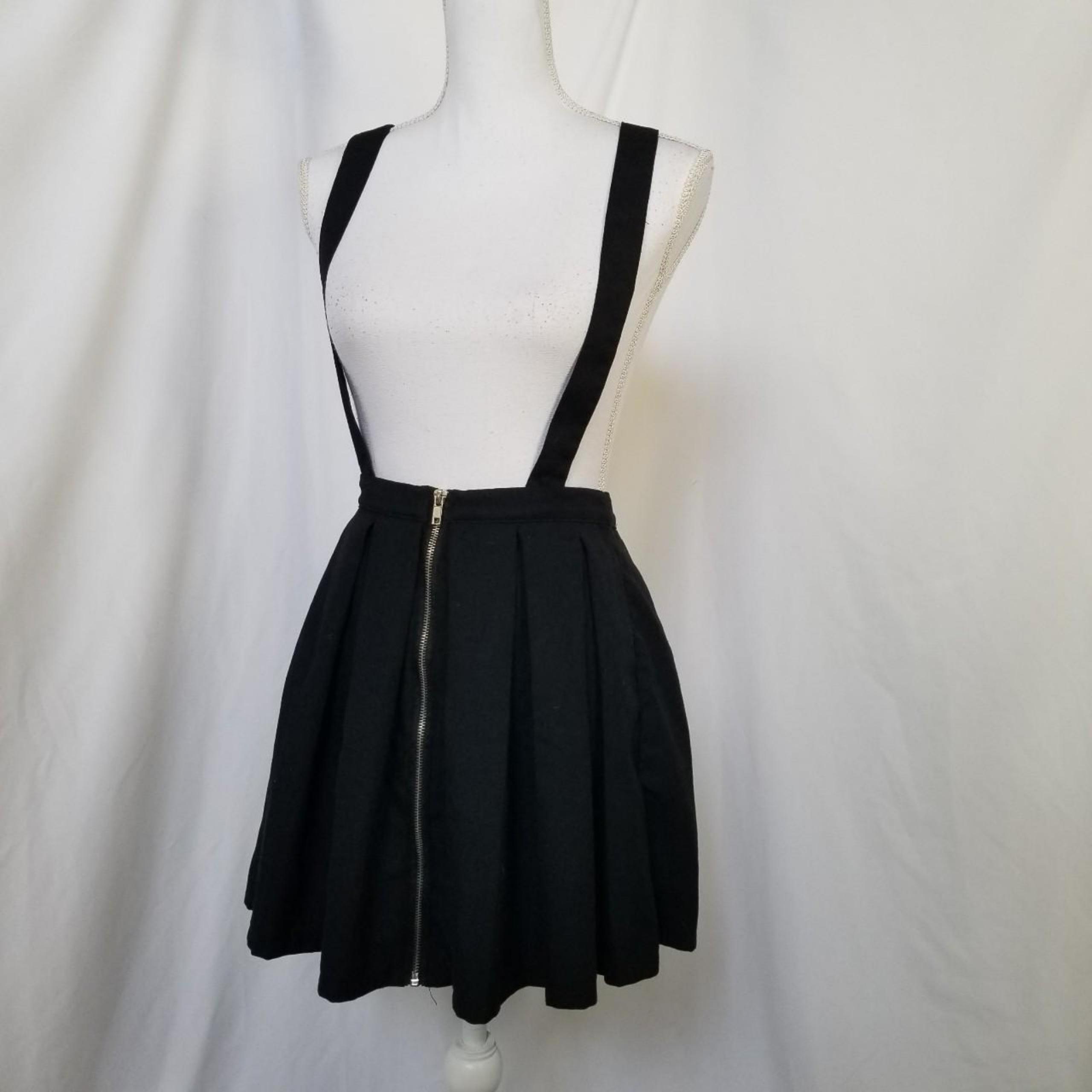 Hot Topic Black Pleated Suspender mini Skirt size Small
