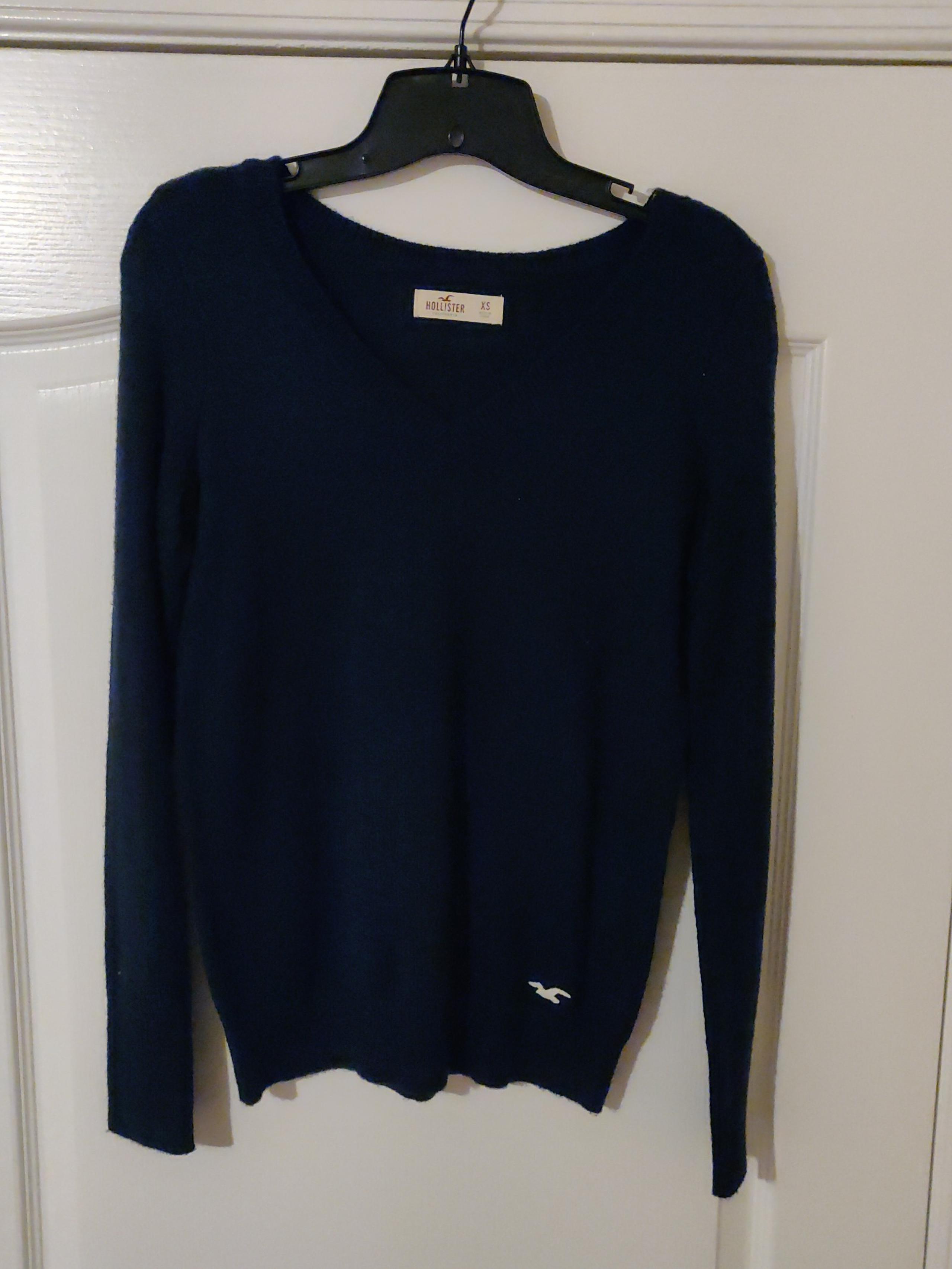 Hollister V-Neck Navy Blue Sweater Size XS