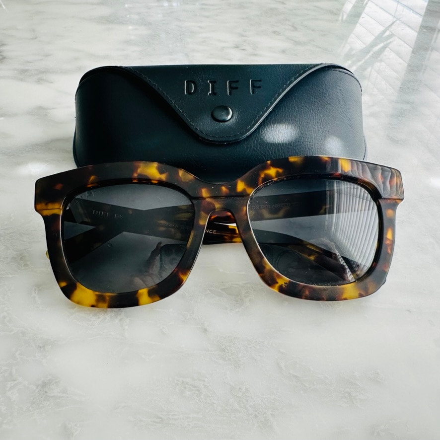 DIFF Eyewear Carson Sunglasses in Amber Tortoise Polarized Oversized with Case