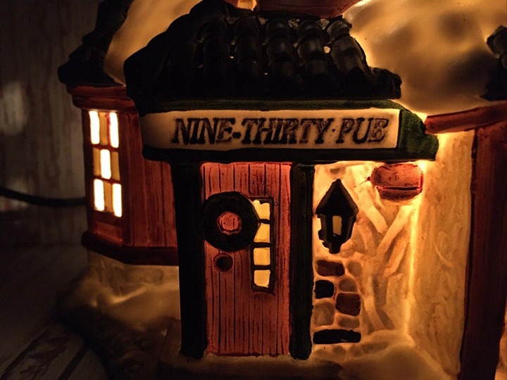Vintage Village PUBChristmas Village New Light Cord .Beautiful