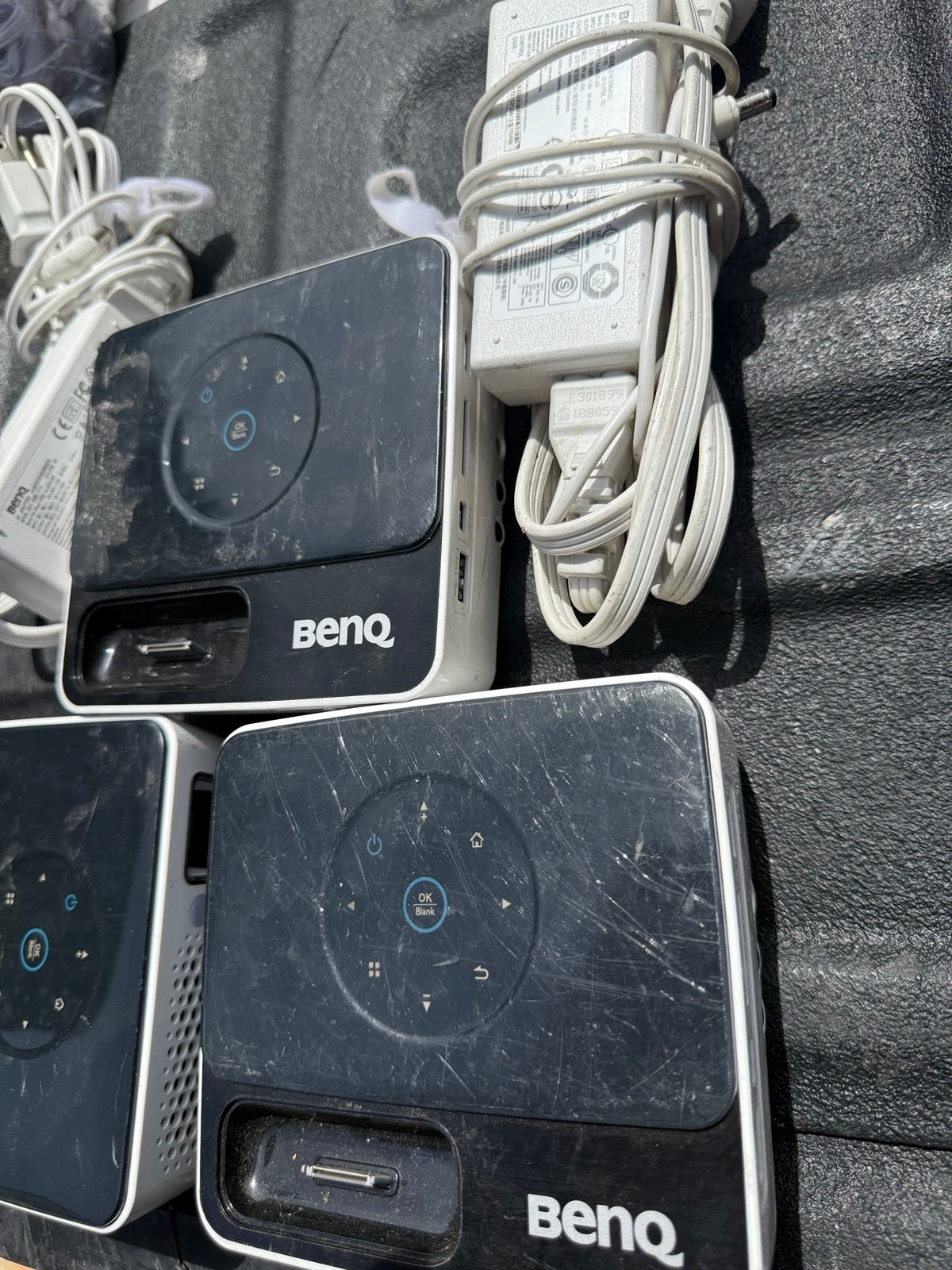 BENQ JOYBEE GP2 1280-800 WXGA HDMI IN MINI PROJECTOR Lot Of 3 Apple iPod Comes