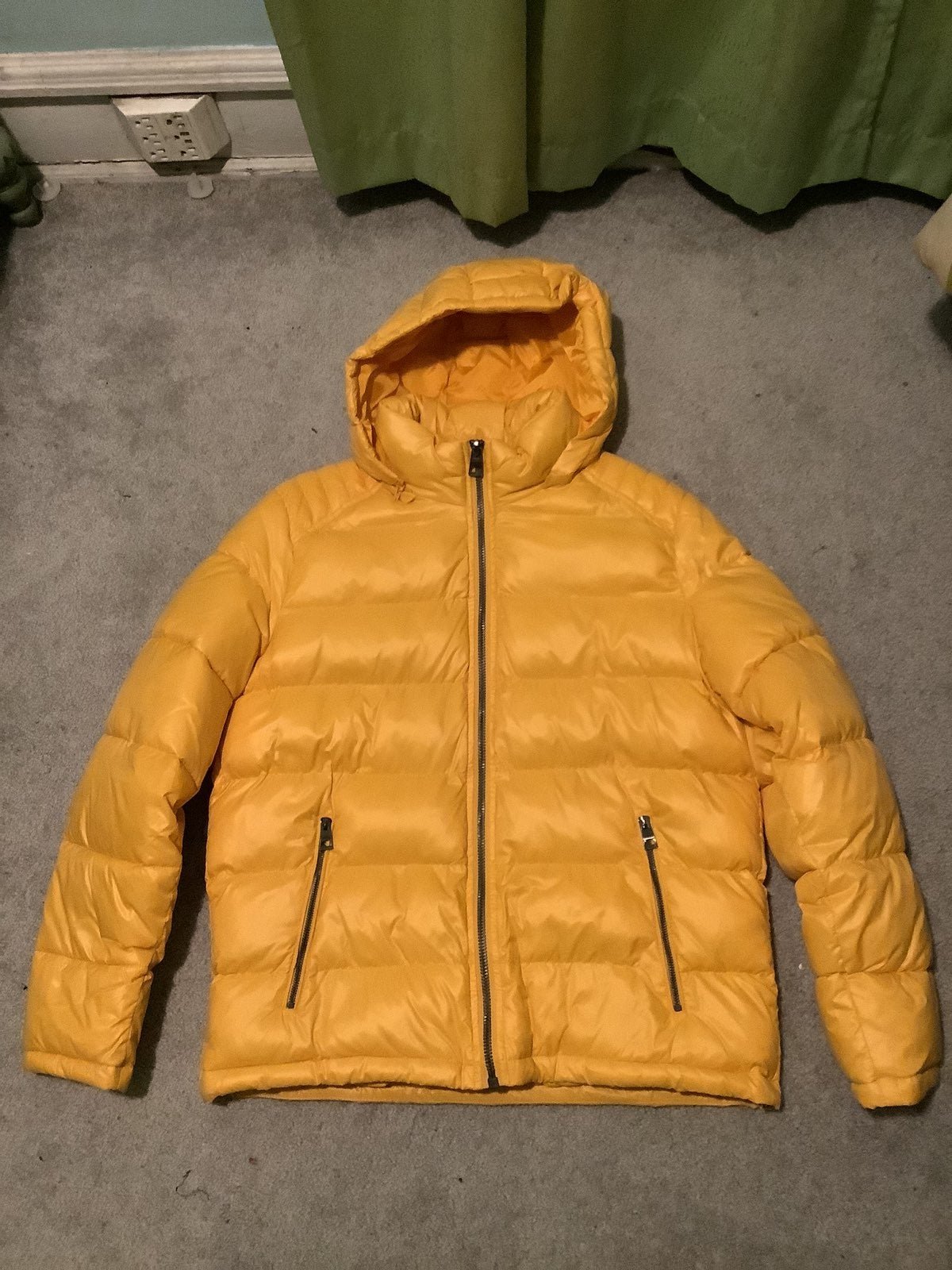 Guess Puffer jacket sz L