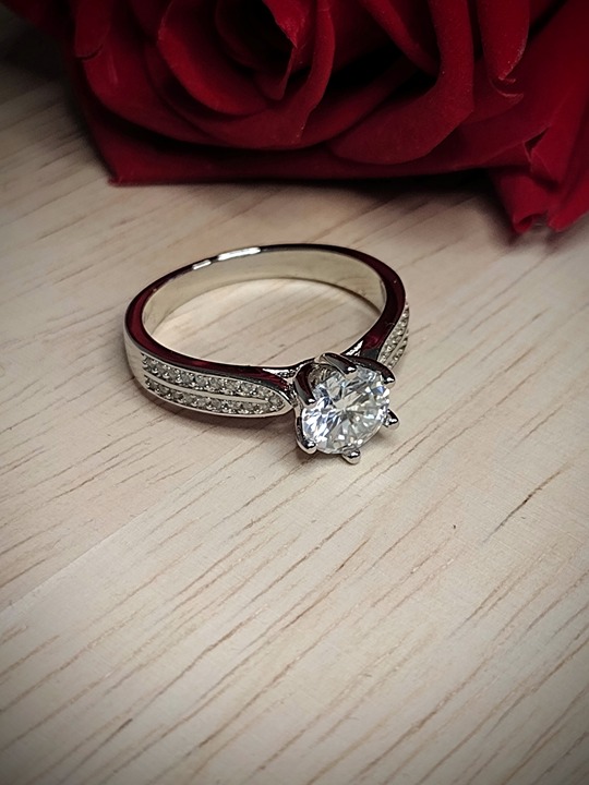 1.50ct Clear Round Cut Moissanite Diamond Ring Size 7 925 Sterling Silver