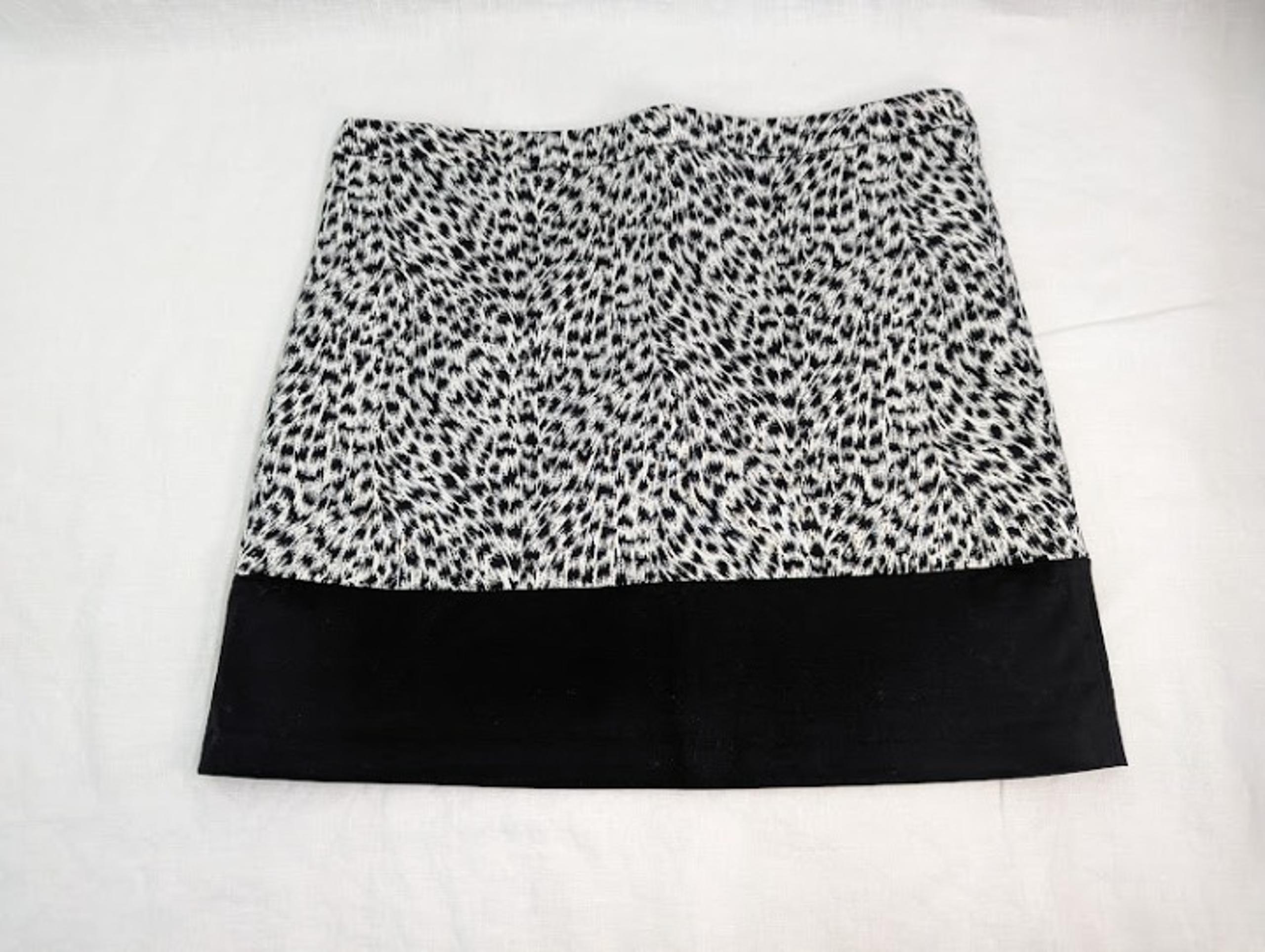 Michael Kors animal print A-line mini skirt, black and white, women's size 8