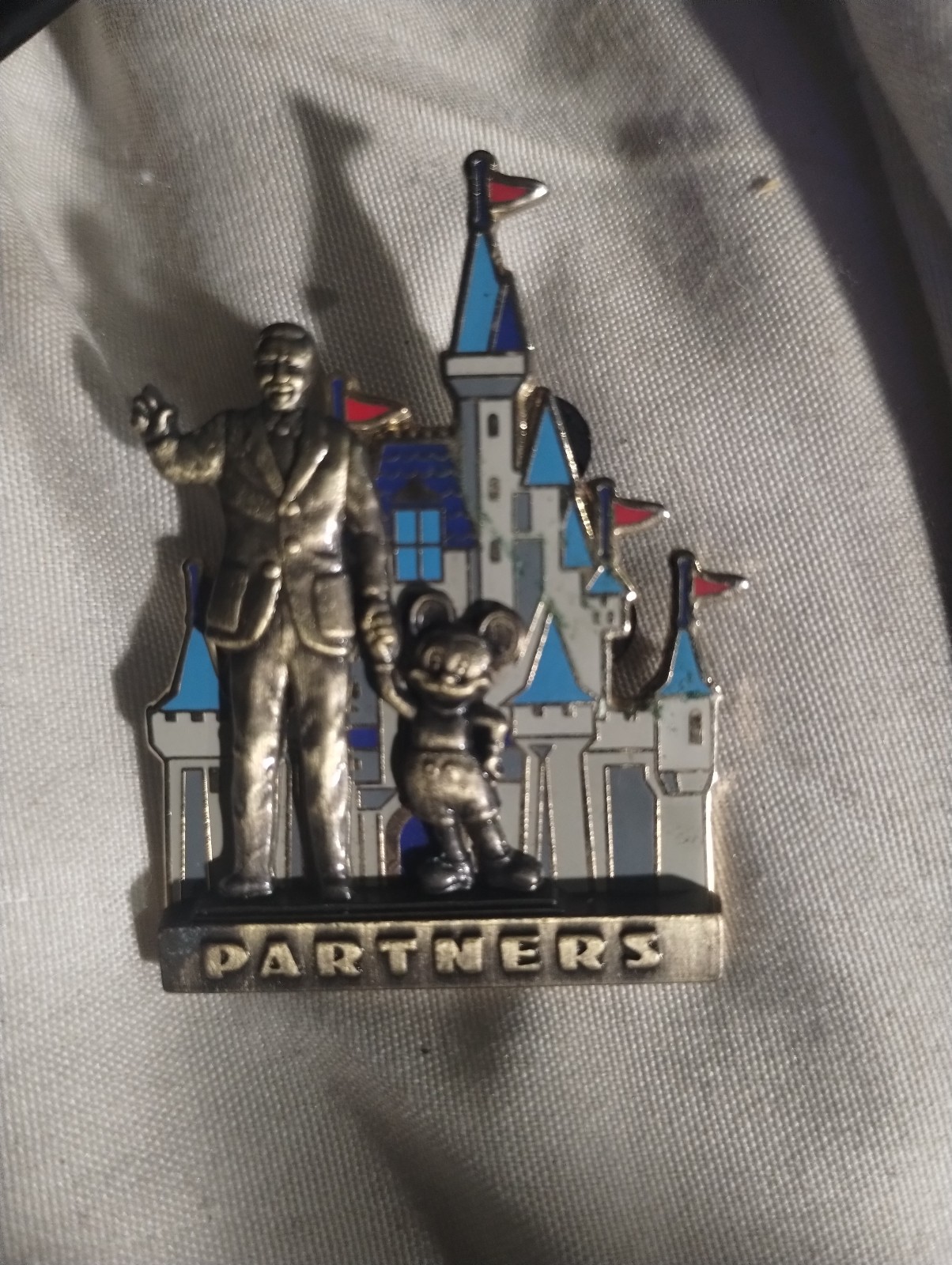 Disney collectible pin partners. Cinderella castle