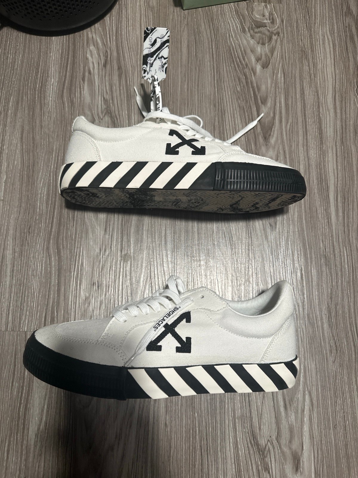 Off White Vulc Low White Black