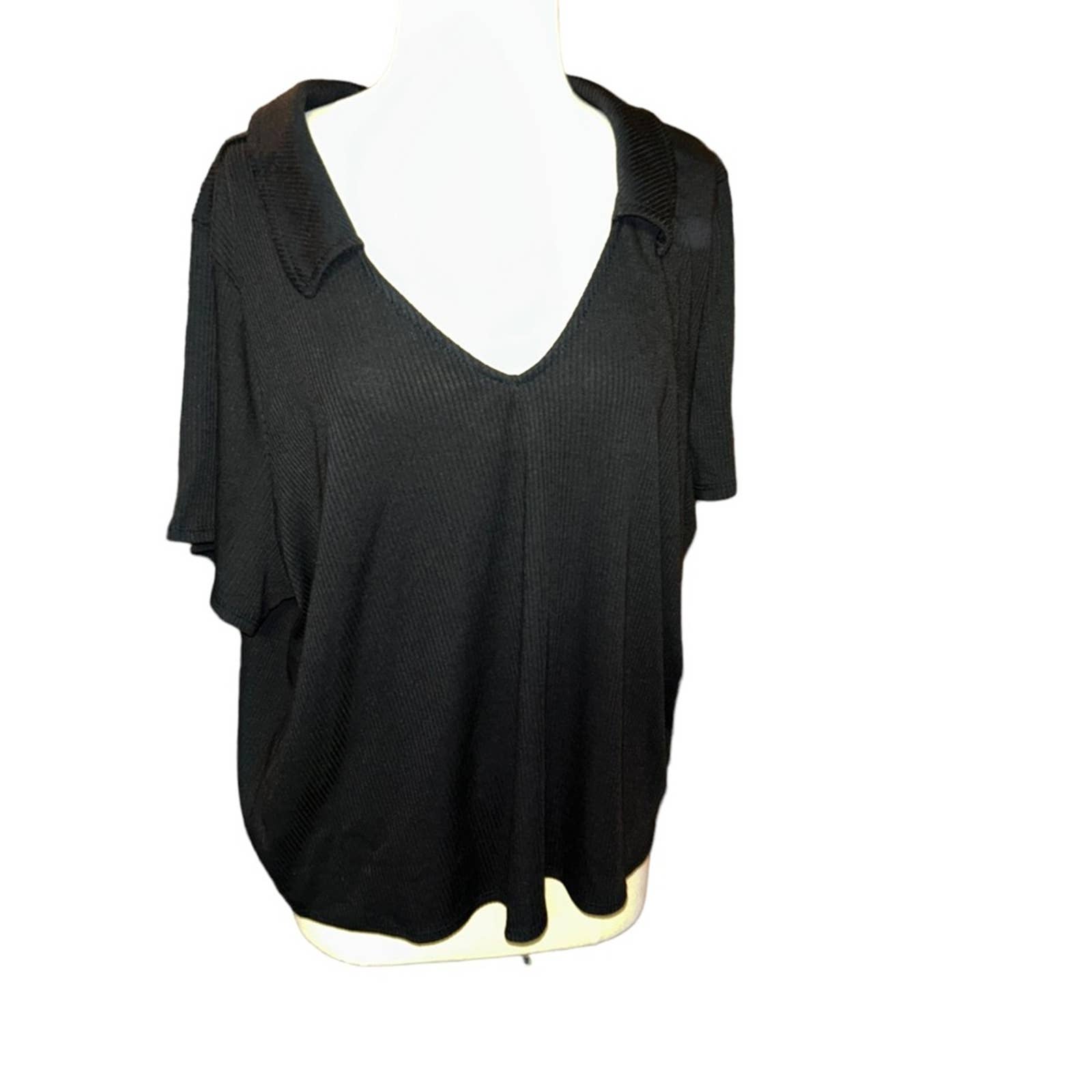 New torrid black Rib Collared V-Neck Crop Tee top shirt size 4X plus size 26