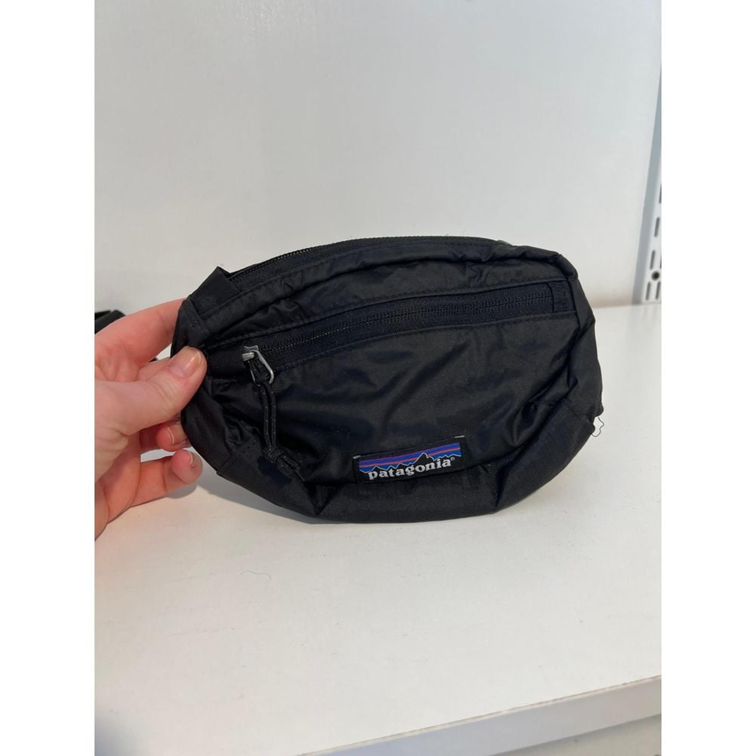 Patagonia Black Mini Fanny Pack Waist Bag Travel Pouch Compact Zip Organizer