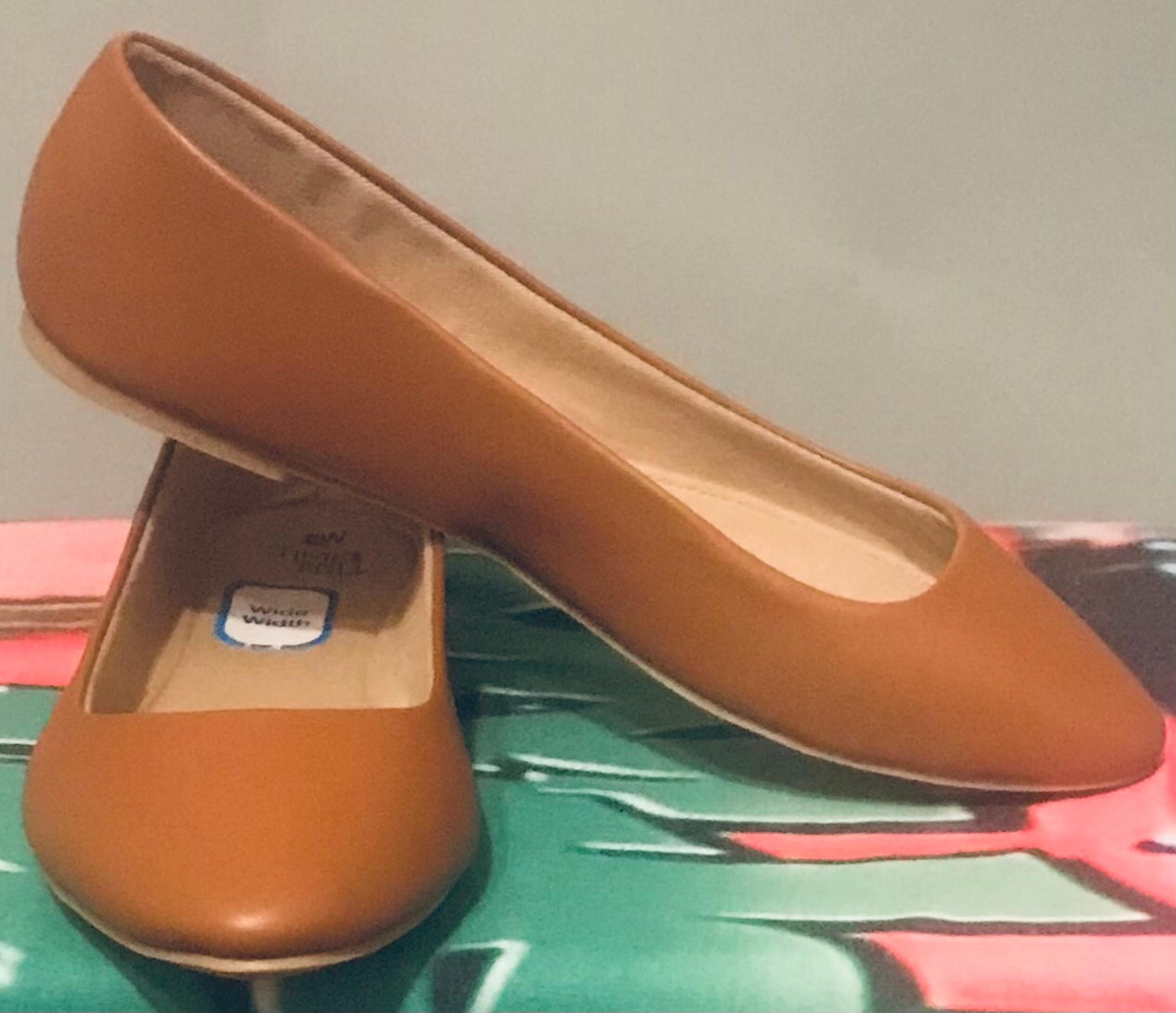 Time And TRU: Women’s Soft Carmel Flat Slip-Ons Size(6)