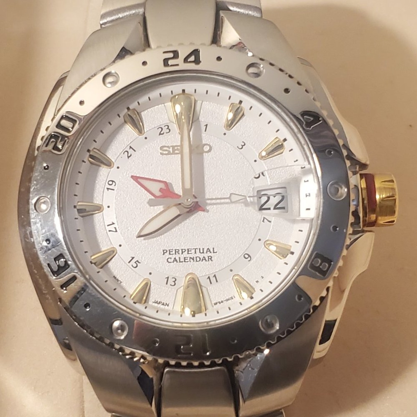 Seiko Perpetual Calendar GMT White Dial 8F56 Mens Watch