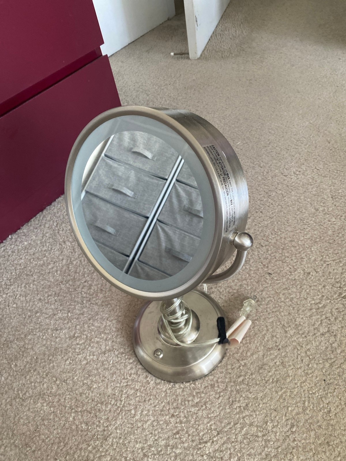 Double sided make up mirror