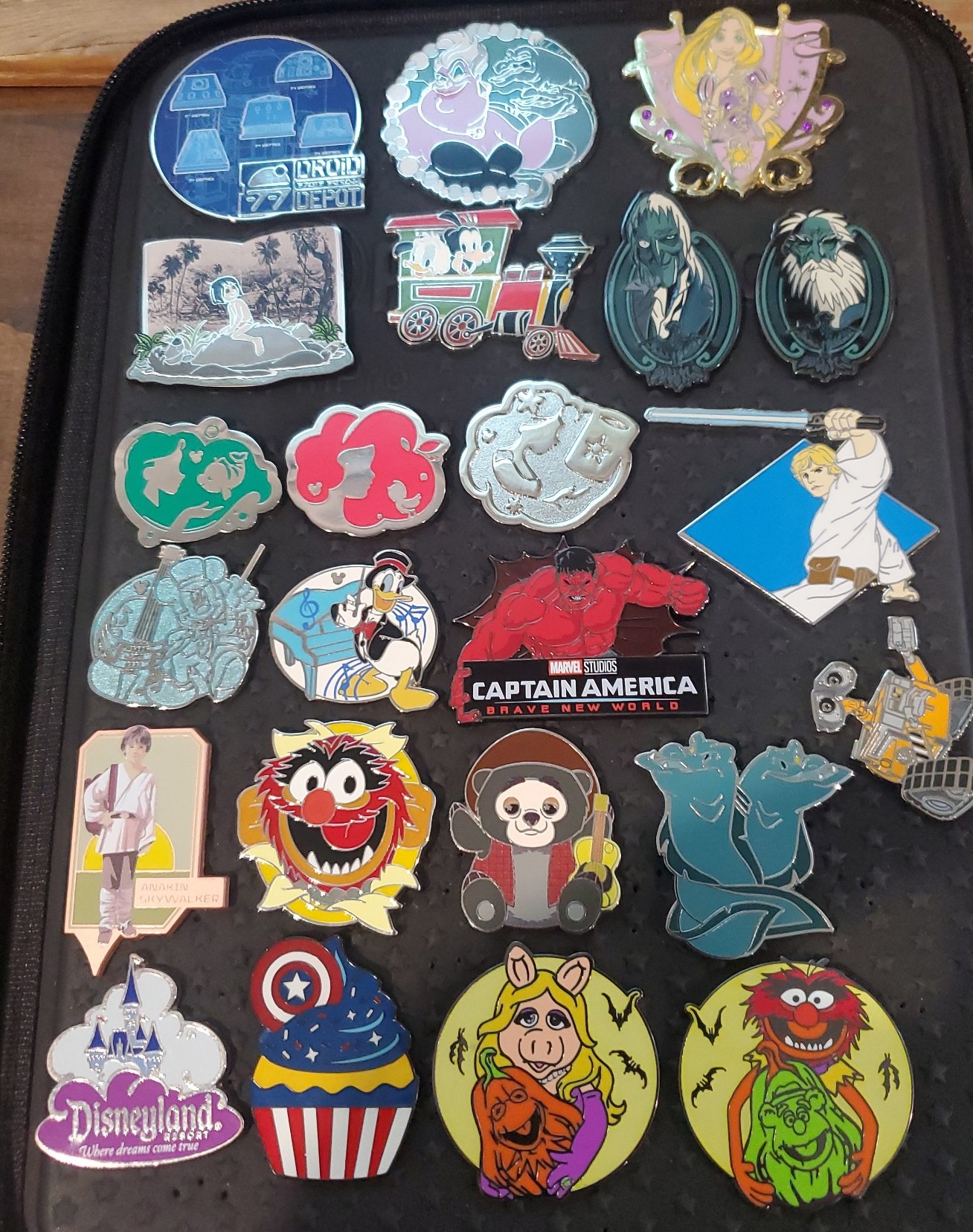 Disney pins