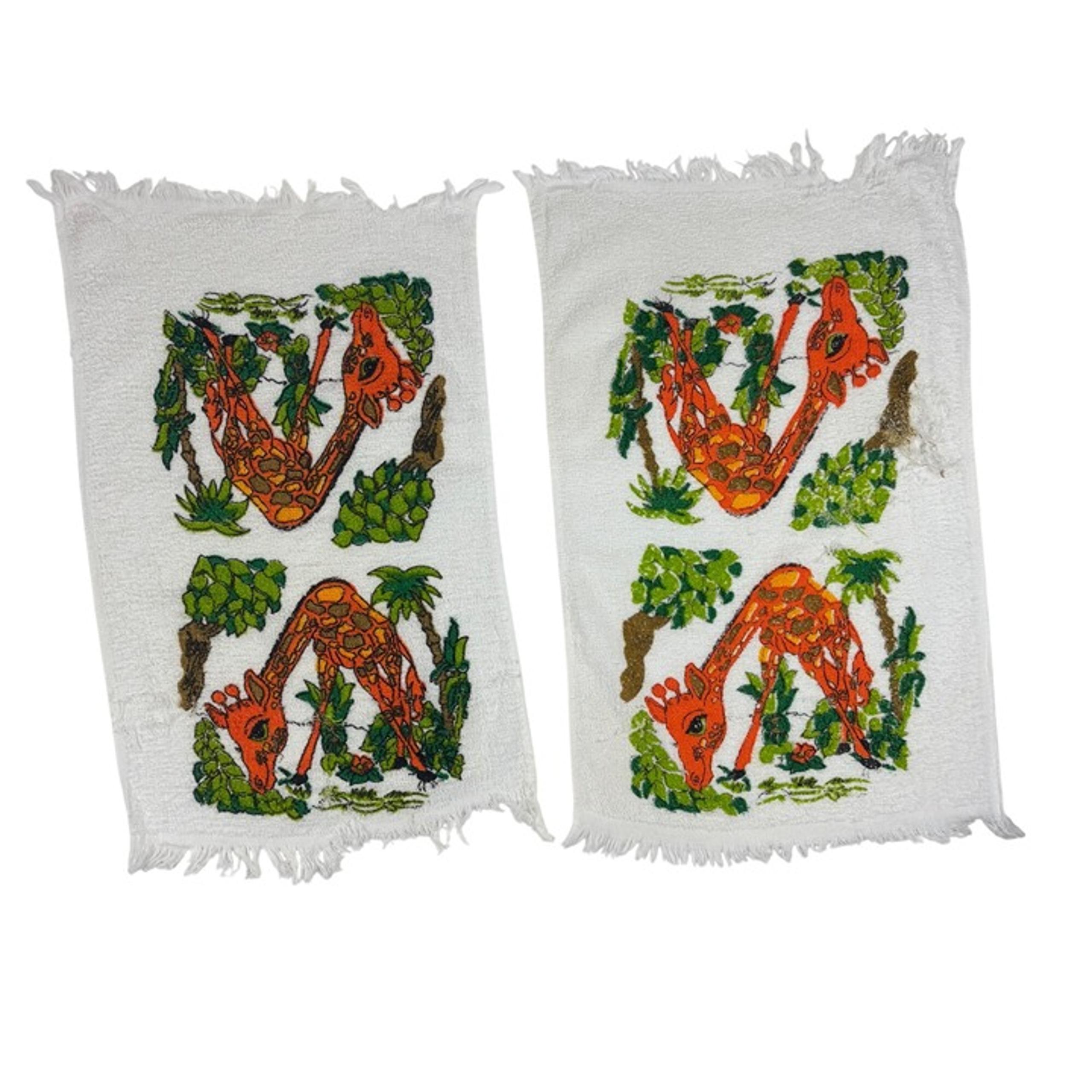 Vintage Giraffes Hand Towel Set Cannon Fringe Hem Tea Kitchen Kitschy