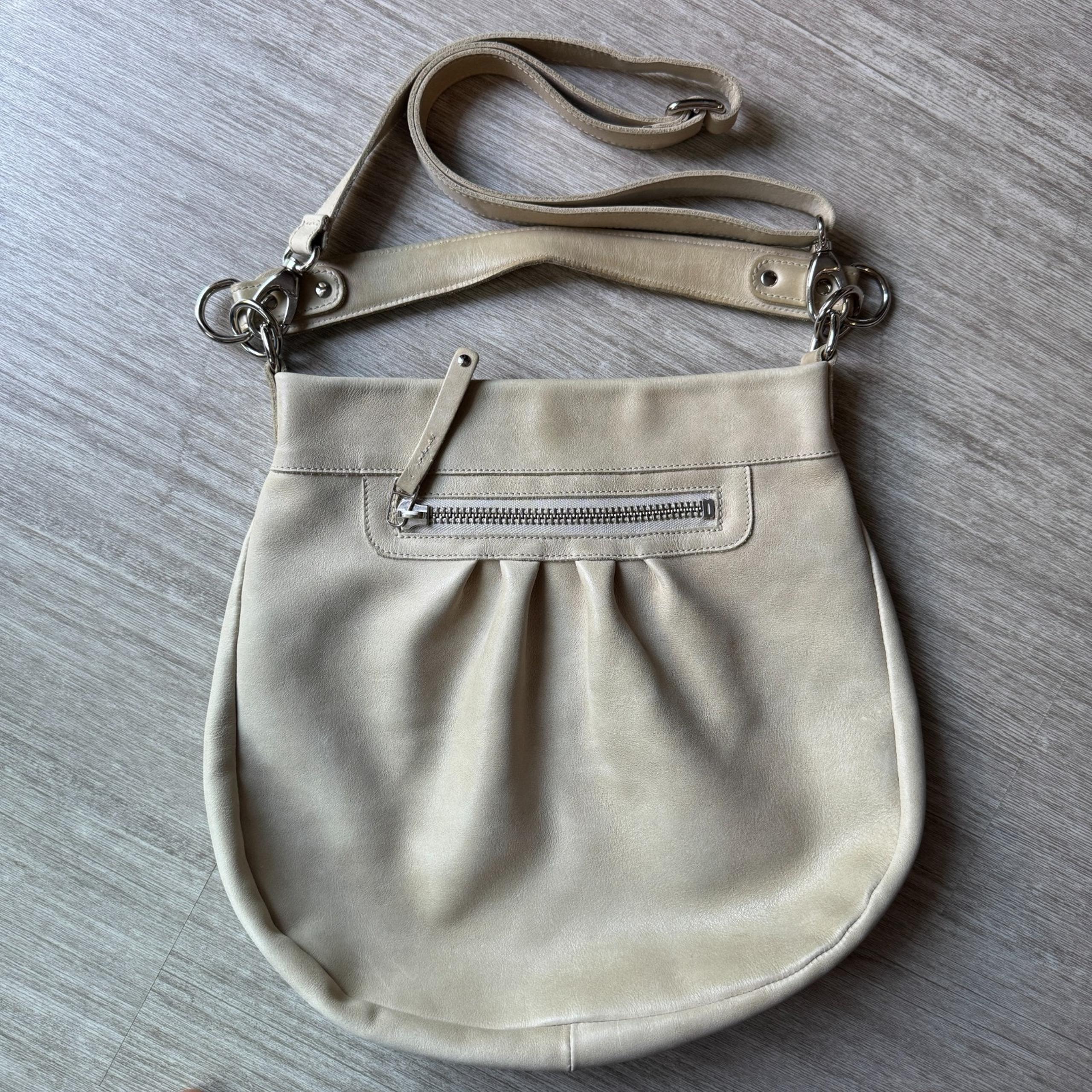 ROOTS CANADA Olivia Shoulder Crossbody Bag Purse Ivory Snap Closure