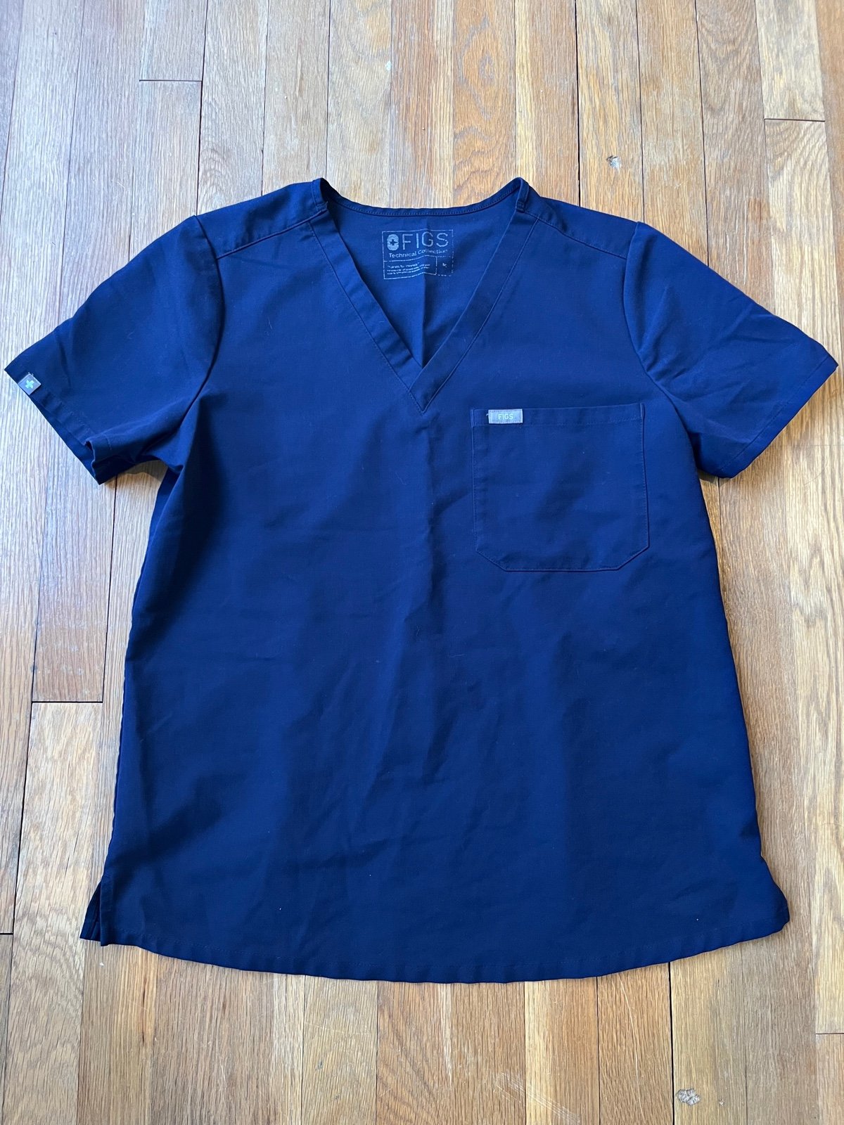 FIG Clothing Catarina One-Pocket Scrub Top in Navy Size M