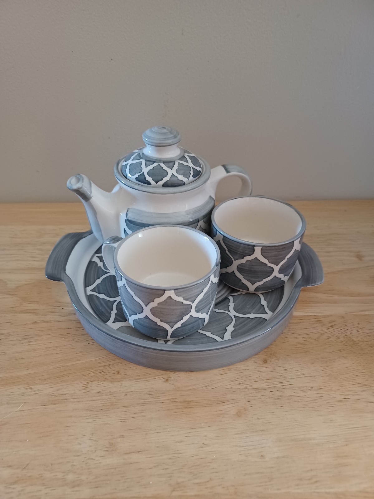 New Honey Arbor Hand Painted Ceramic Tea Set of 4
