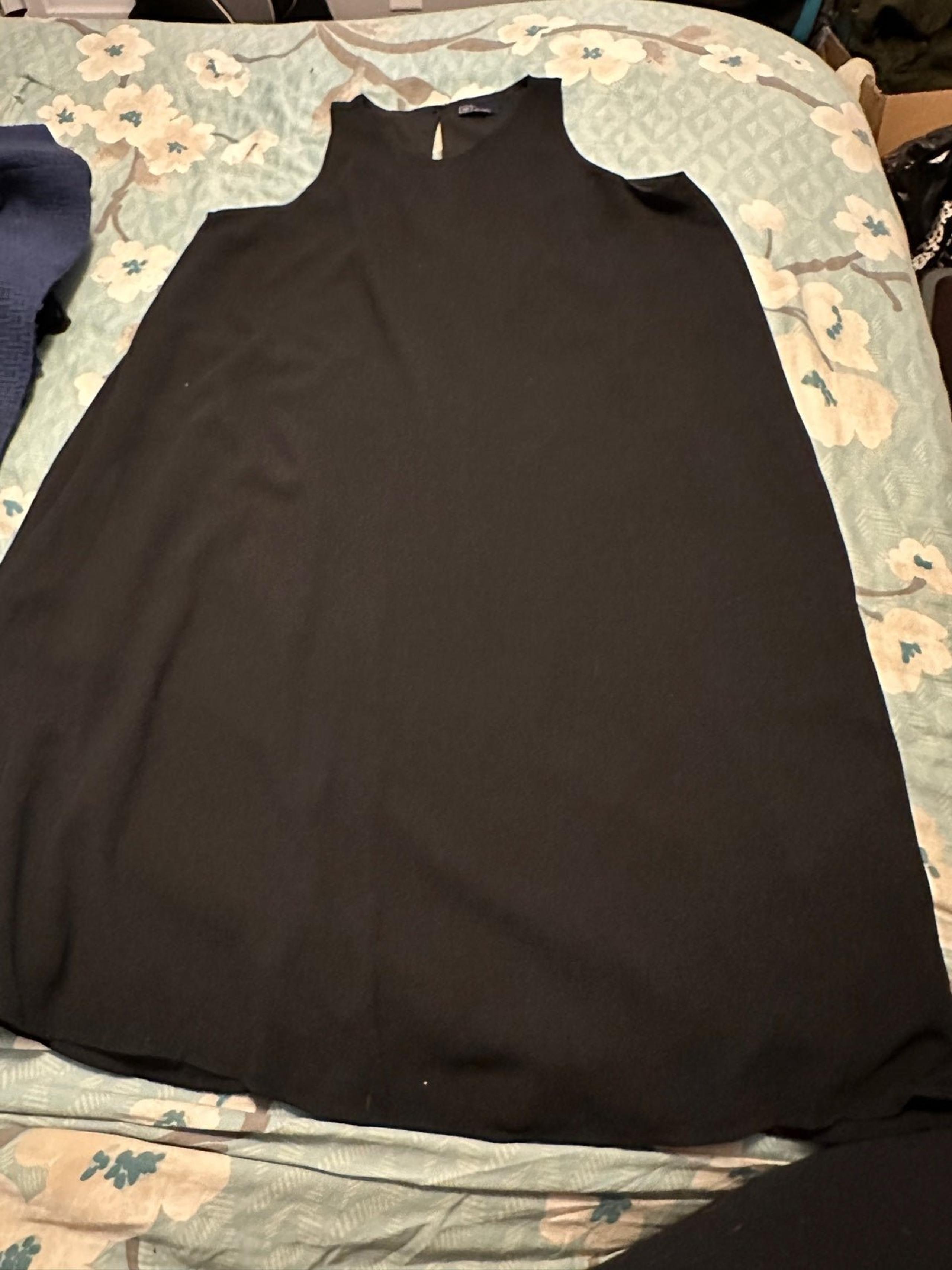Gap small black dress