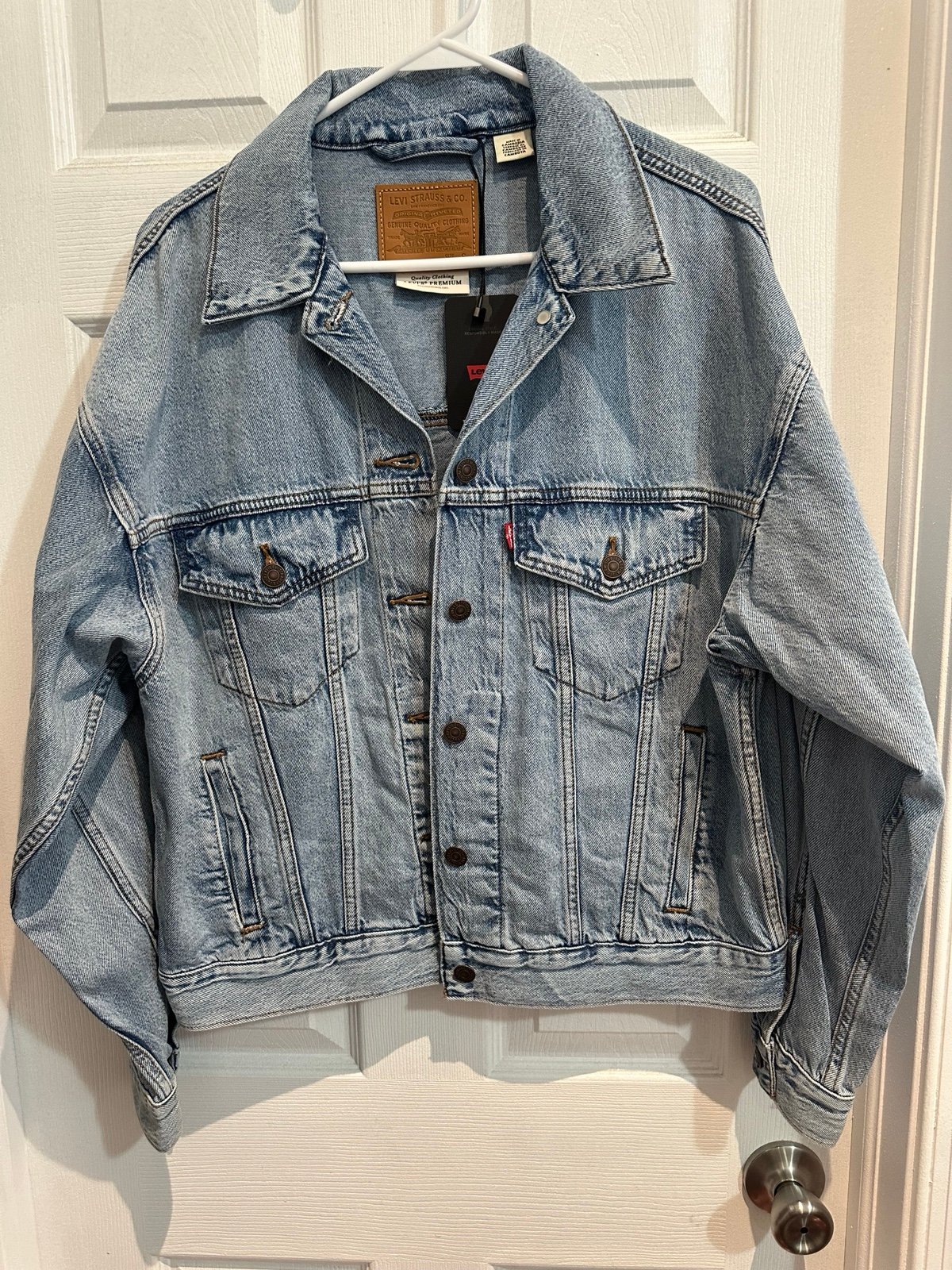 NWT LEVI DENIM TRUCKER JACKET SIZE S