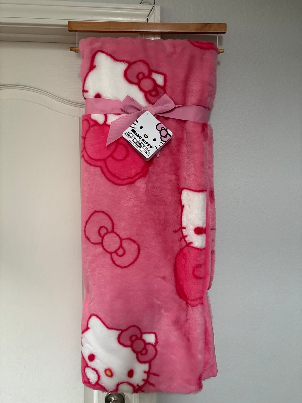 Hello Kitty Pink Faux Fur Bow Blanket